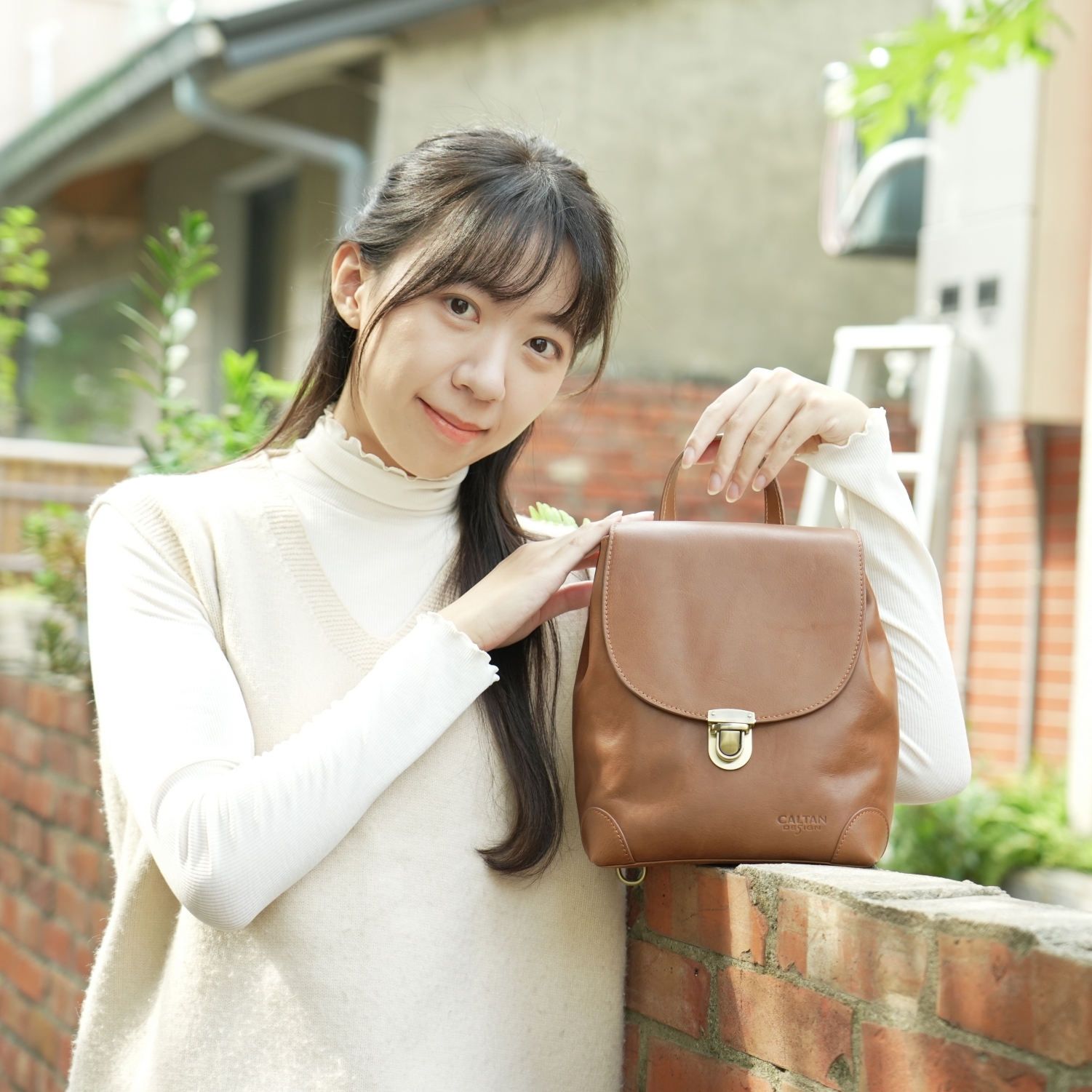 城市筆記掀蓋真皮後背包 234067ht