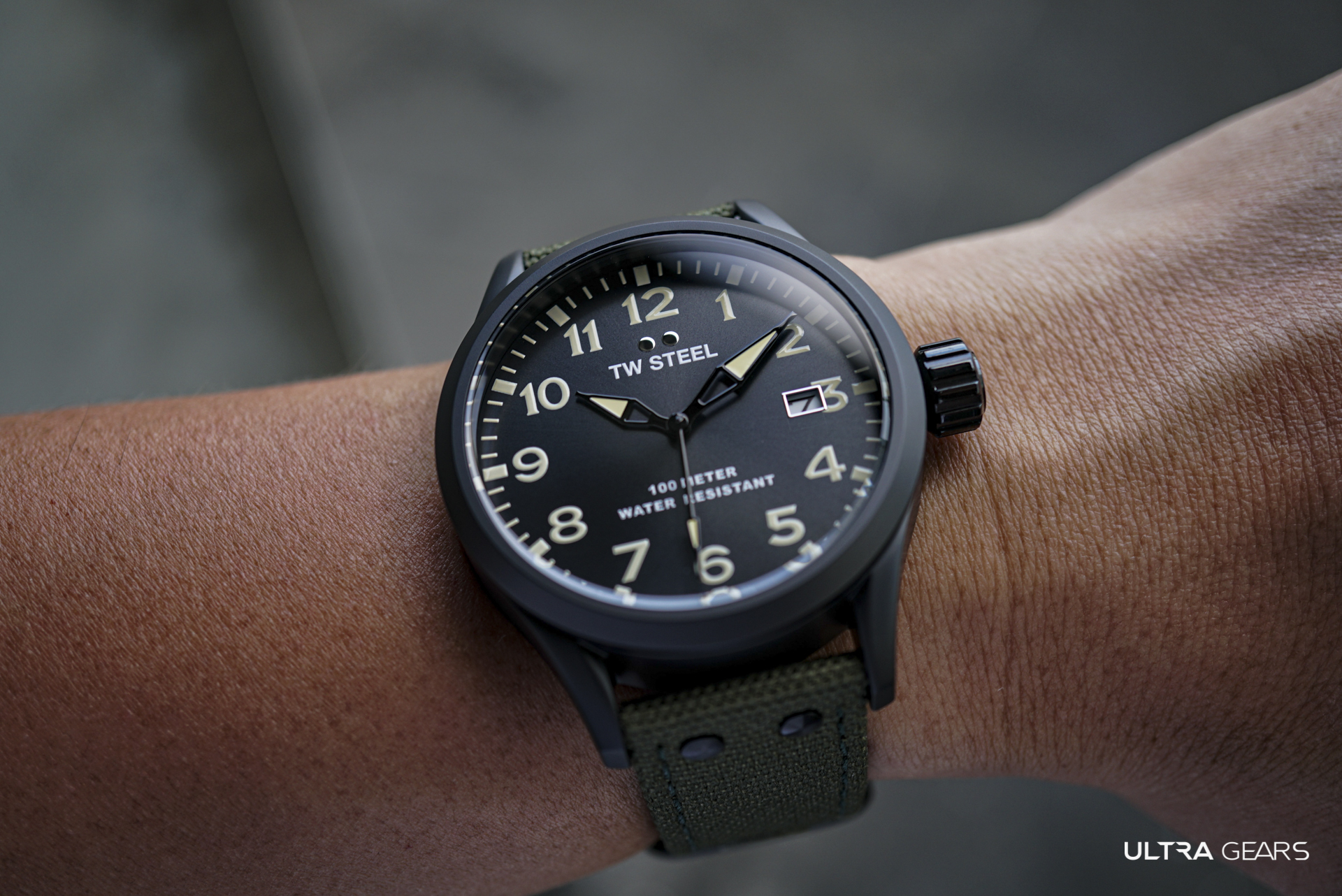 TW Steel VOLANTE 黑色深灰面大三針 VS102