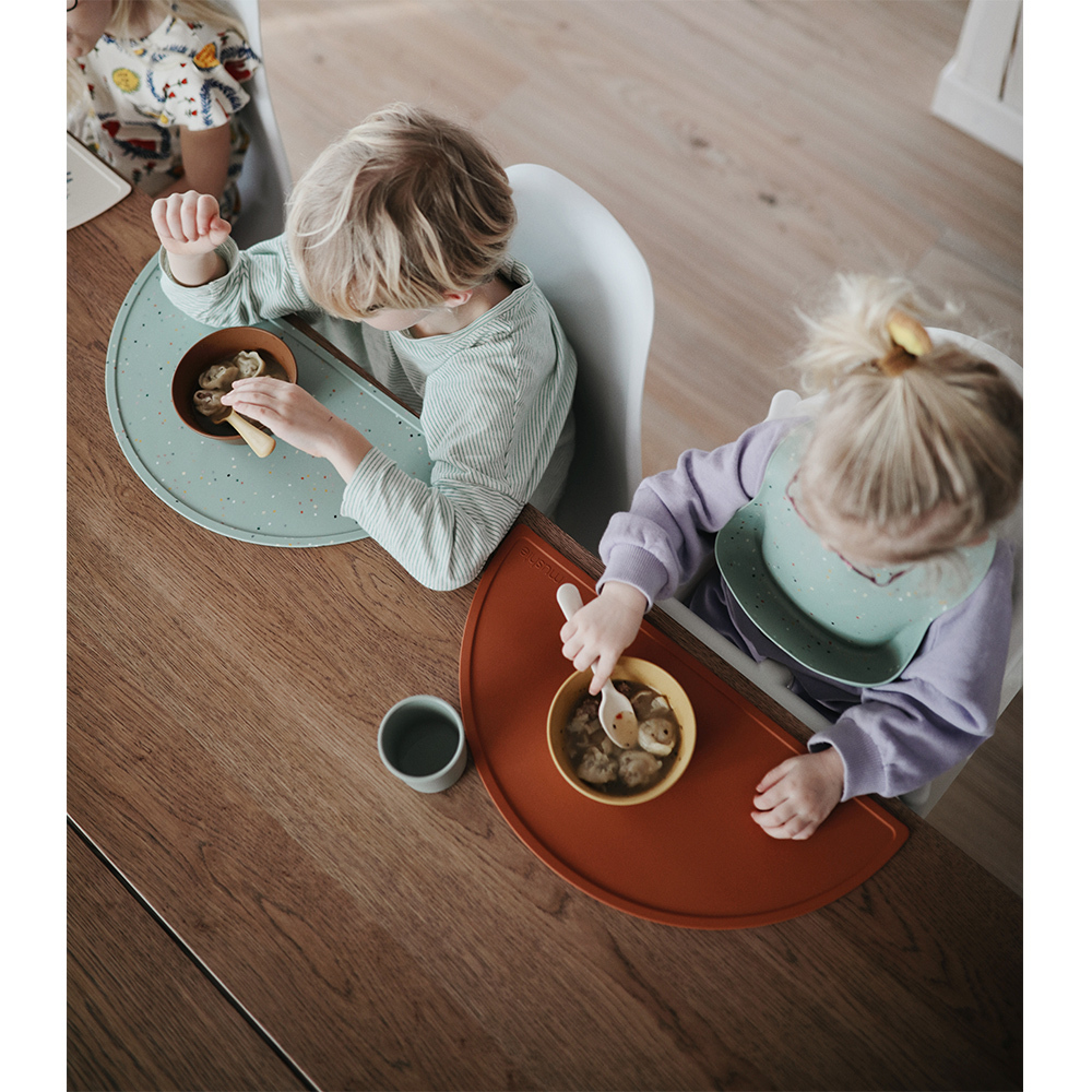 美國mushie 矽膠餐墊-Cambridge Blue Confetti