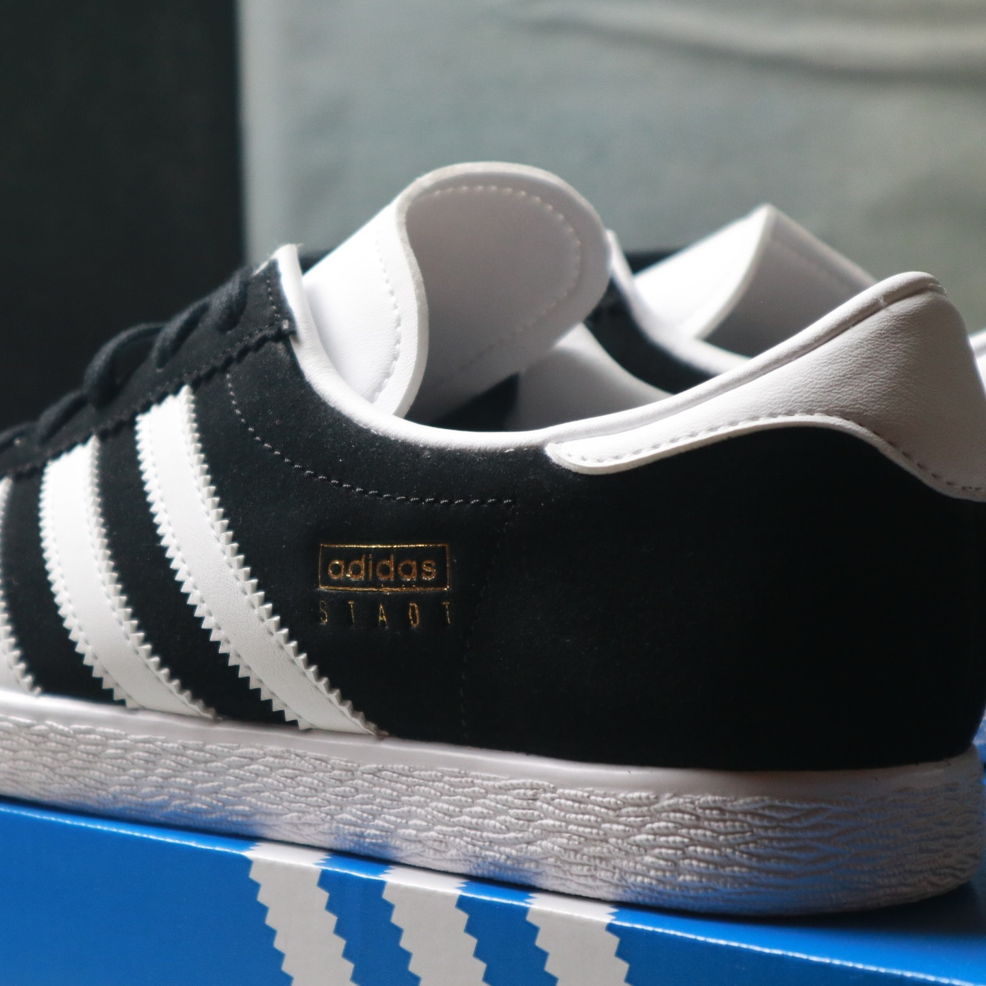 ADIDAS STADT 復古休閒鞋 黑白麂皮