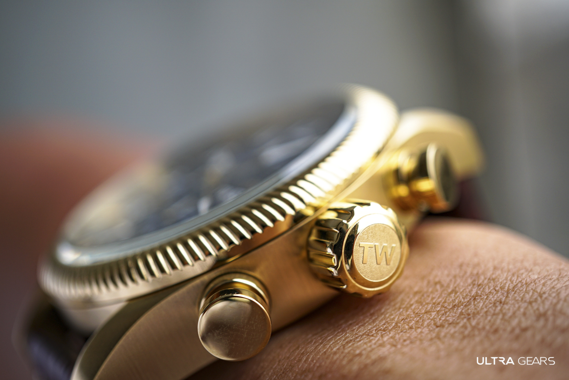 TW Steel VOLANTE 金色藍面計時碼錶 VS114