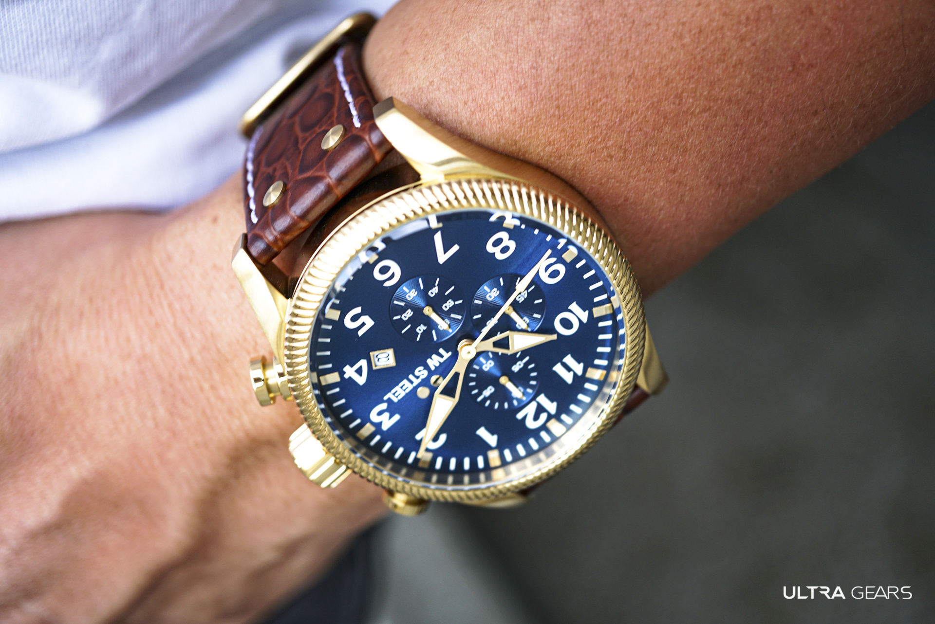 TW Steel VOLANTE 金色藍面計時碼錶 VS114