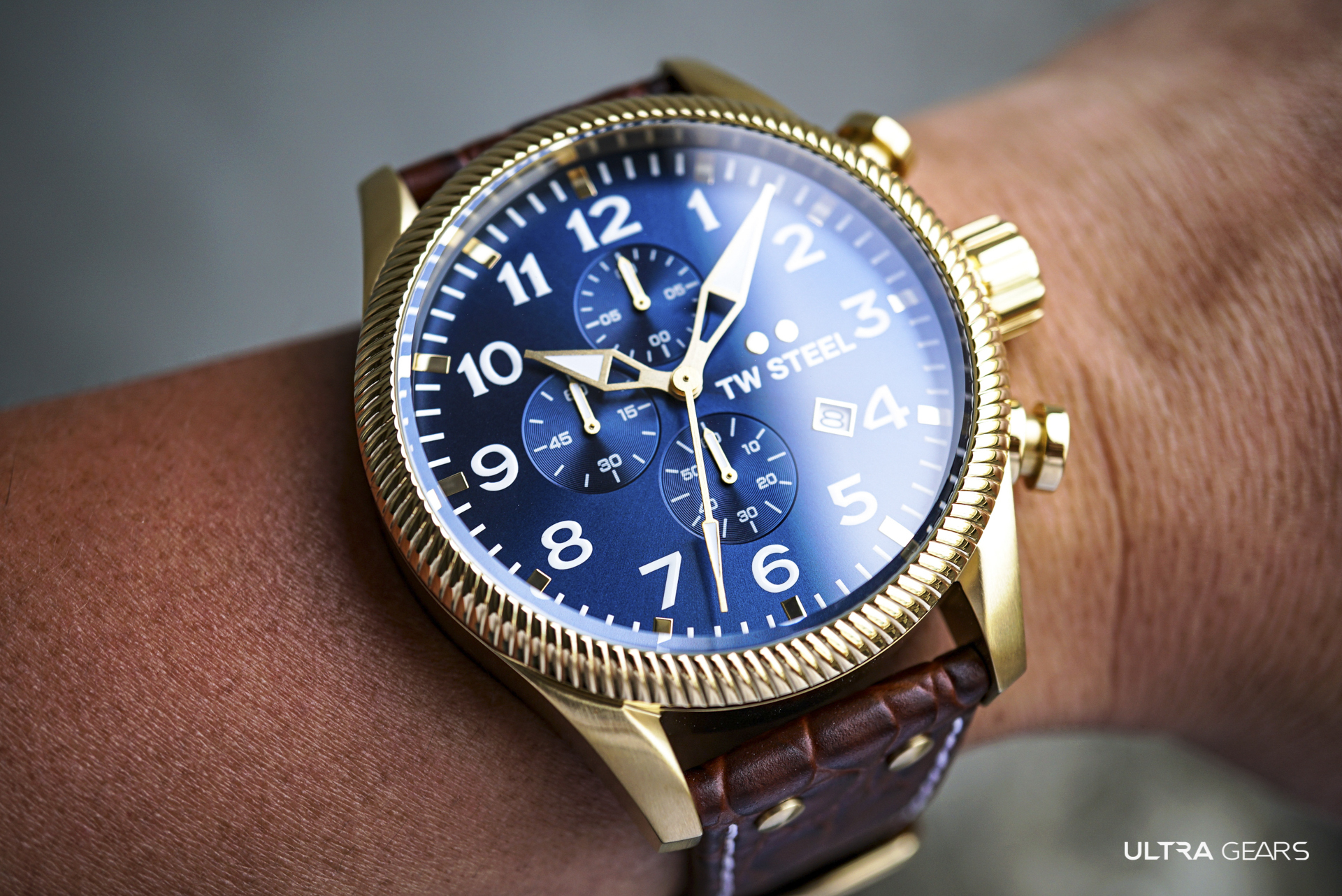 TW Steel VOLANTE 金色藍面計時碼錶 VS114
