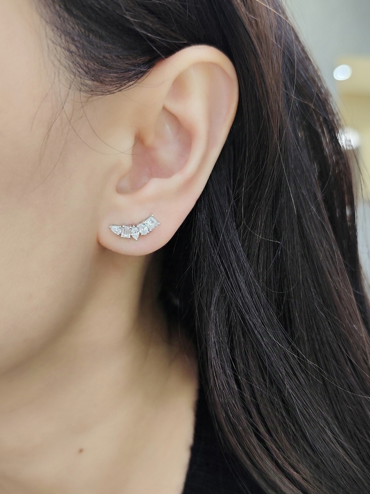 18K白金獨特造型鑽石耳環