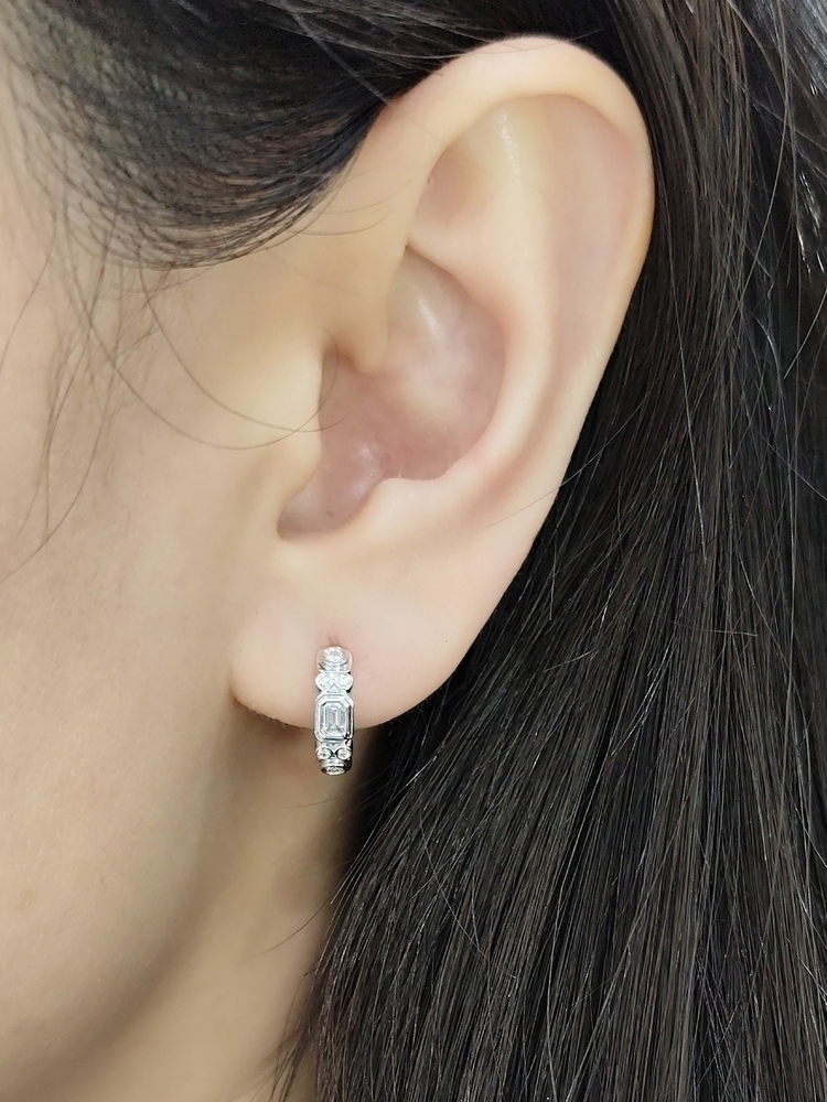 18K金祖母綠形及圓形鑽石圈形耳環