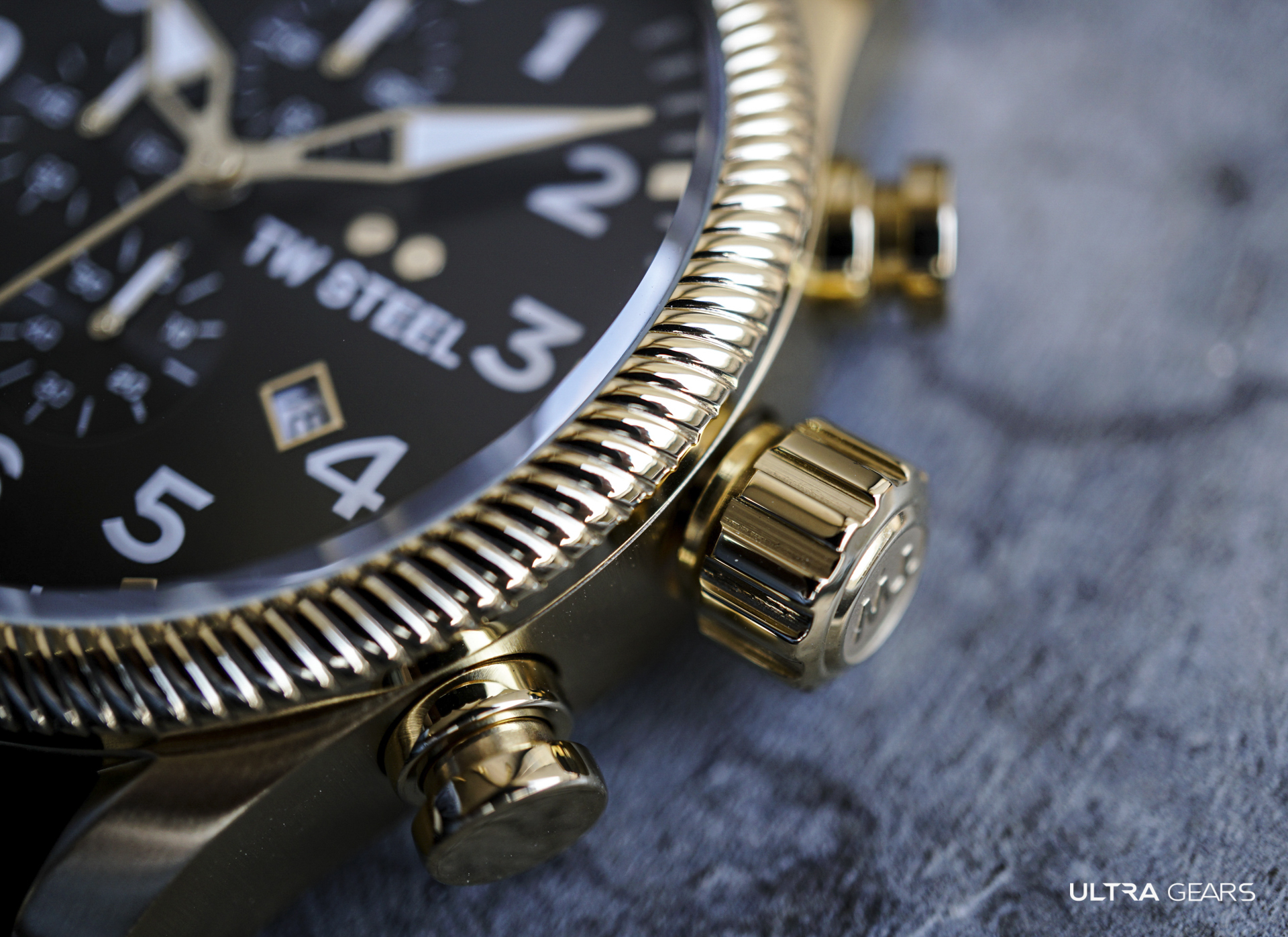 TW Steel VOLANTE 金色黑面計時碼錶 VS115