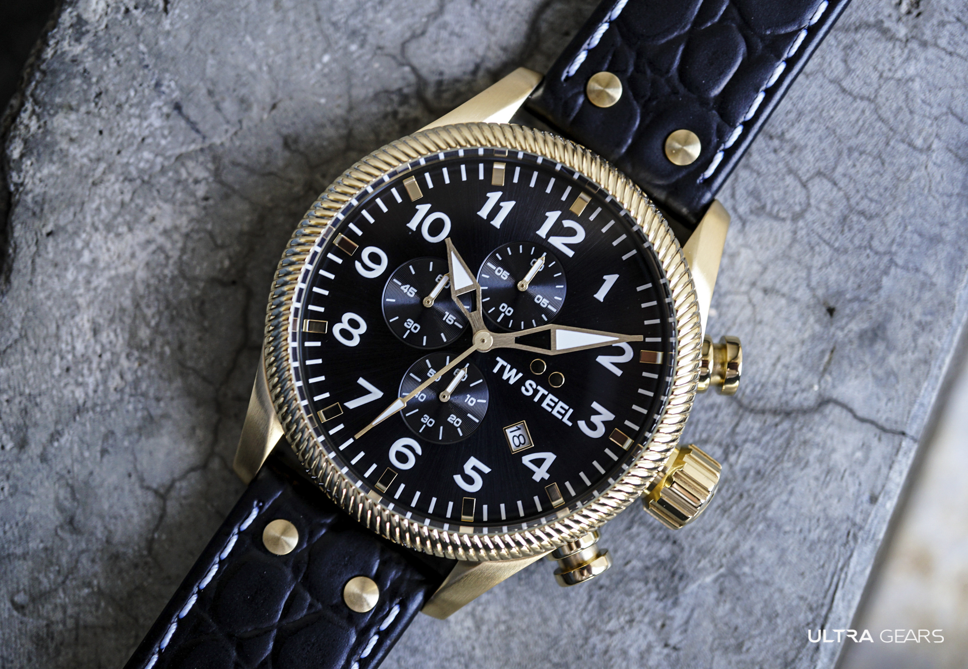 TW Steel VOLANTE 金色黑面計時碼錶 VS115