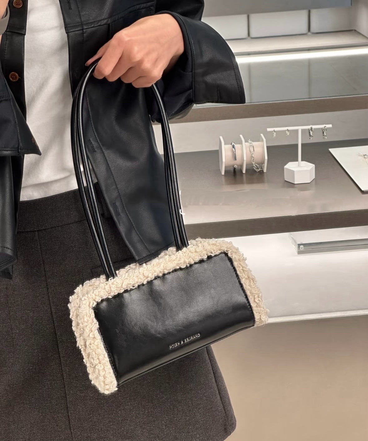 Charles & Keith 小CK 羊羔毛法棍包 腋下包 單肩包 白色 駝色/預購