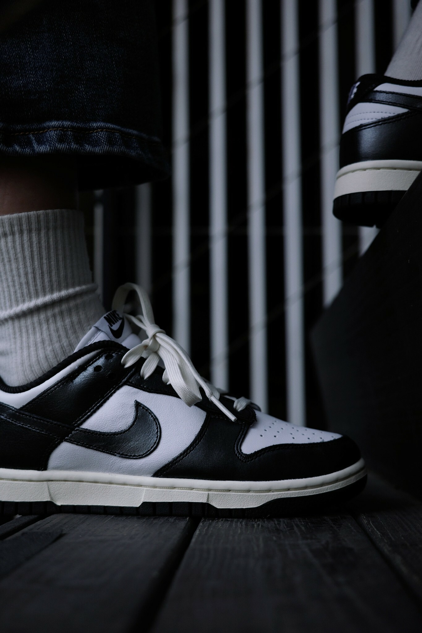 W Nike Dunk low PRM 皮革黑 復古奶油底 海外限定款「 FQ8899-100 」