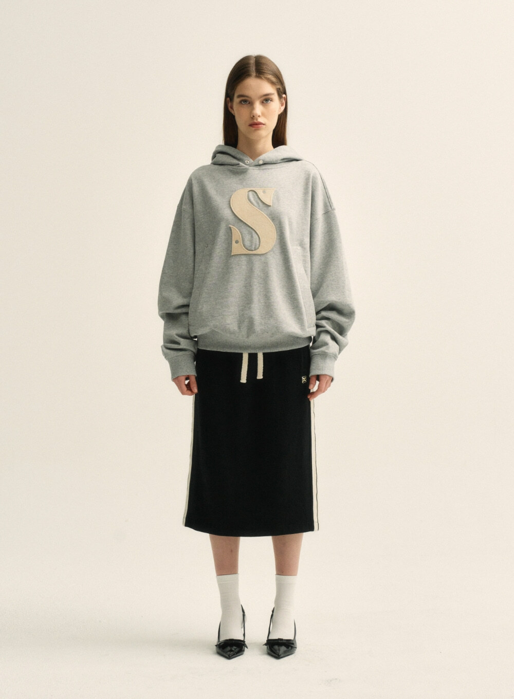 <韓國代購> SATUR RIVET APPLIQUE POCKET LOGO HOODIE