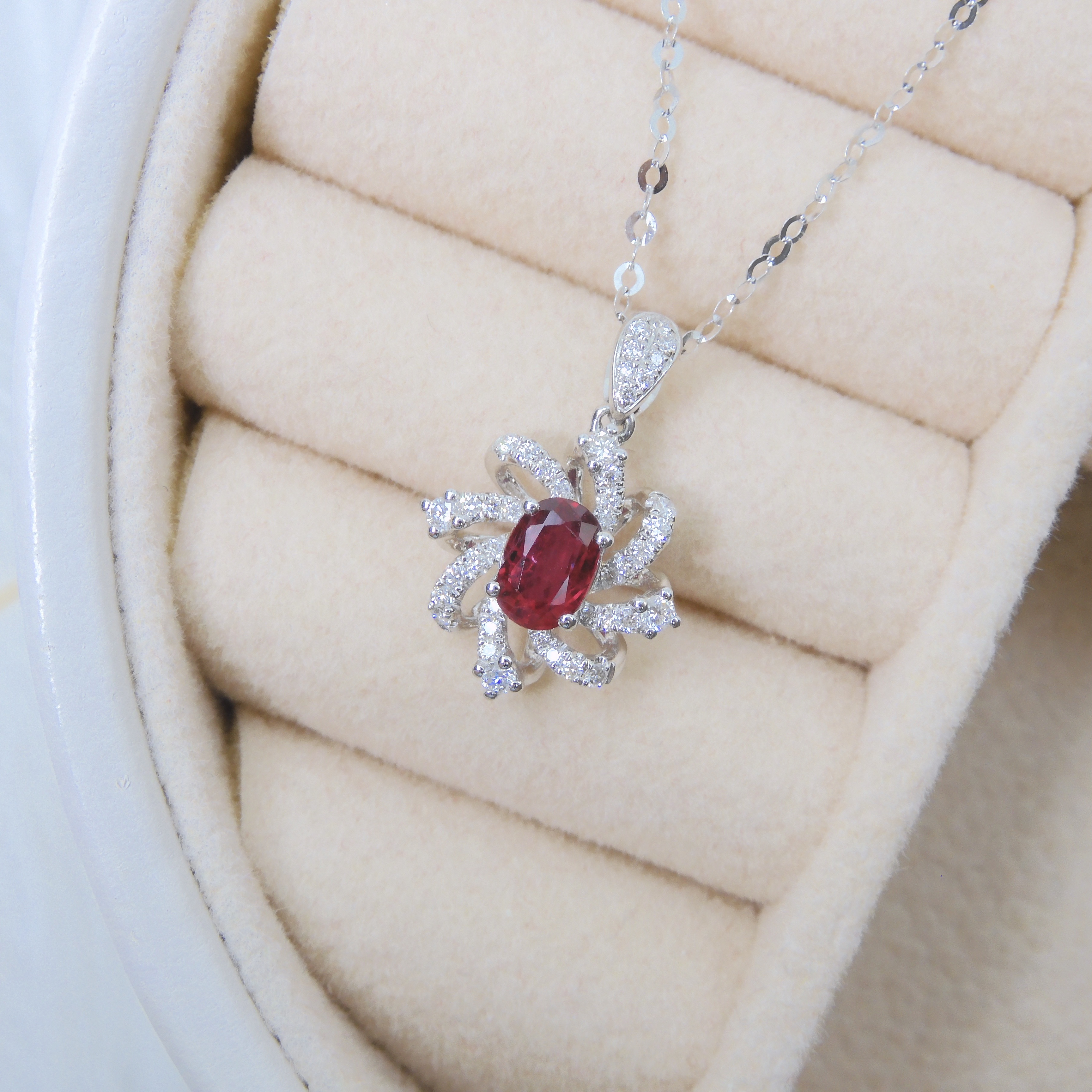 18K金 0.63ct 紅寶石吊墜 (配國際證書)