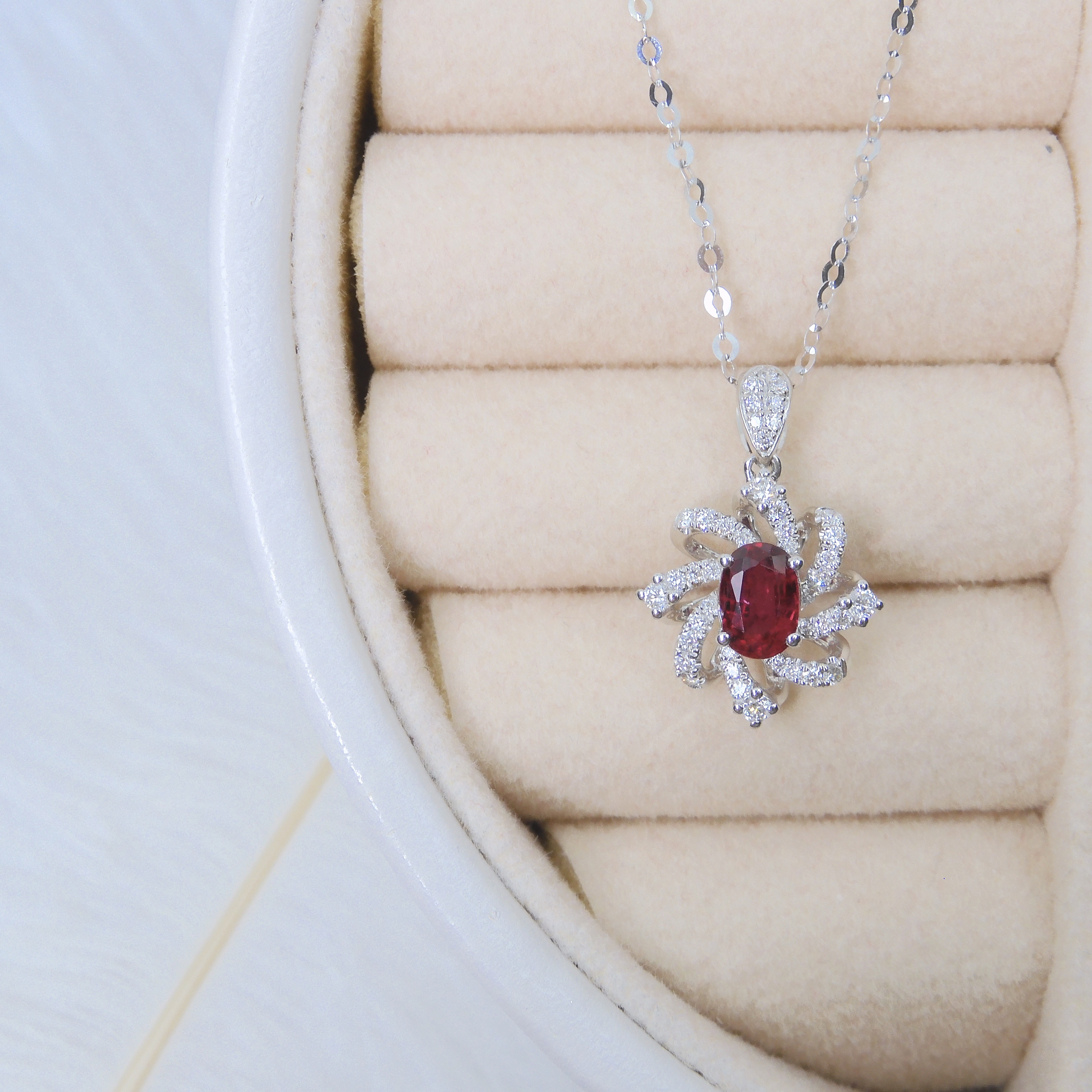 18K金 0.63ct 紅寶石吊墜 (配國際證書)