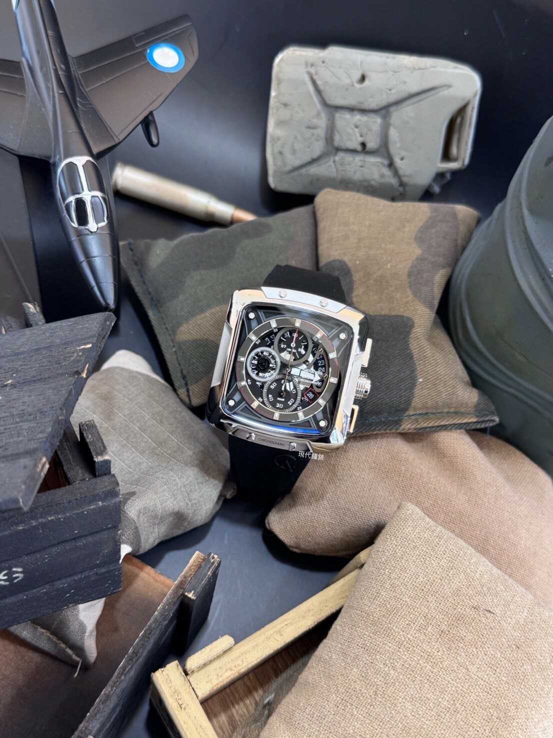 【Alexandre Christie亞力克麗 AC錶】耐人尋問的經典 3030 GC系列 氟橡膠款3030GCRSSBA 42mm現代鐘錶