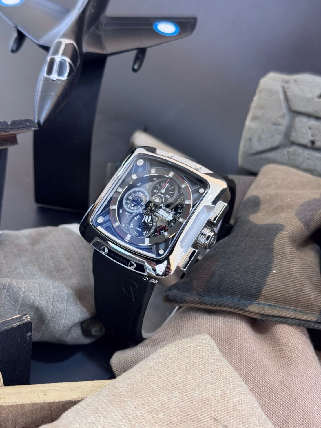 【Alexandre Christie亞力克麗 AC錶】耐人尋問的經典 3030 GC系列 氟橡膠款3030GCRSSBA 42mm現代鐘錶