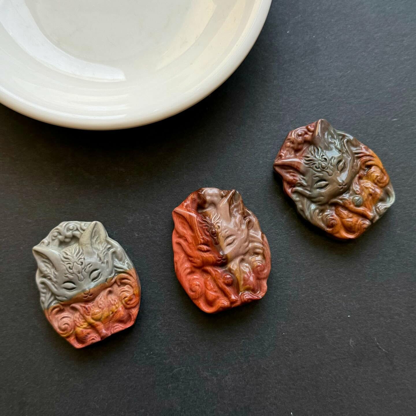 [原石] 海洋碧玉 九尾狐 水晶雕刻件