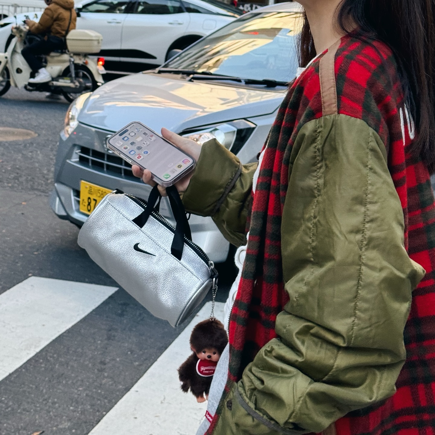 Nike Clash Mini Barrel Bag 日本限定 銀色 黑勾 圓筒 手提 側背 小包 HV1894-095