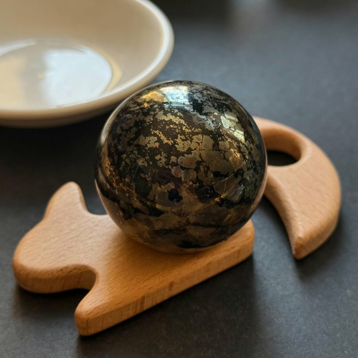 [原石] 水晶球 造型原木底座 可放 3公分以上的球