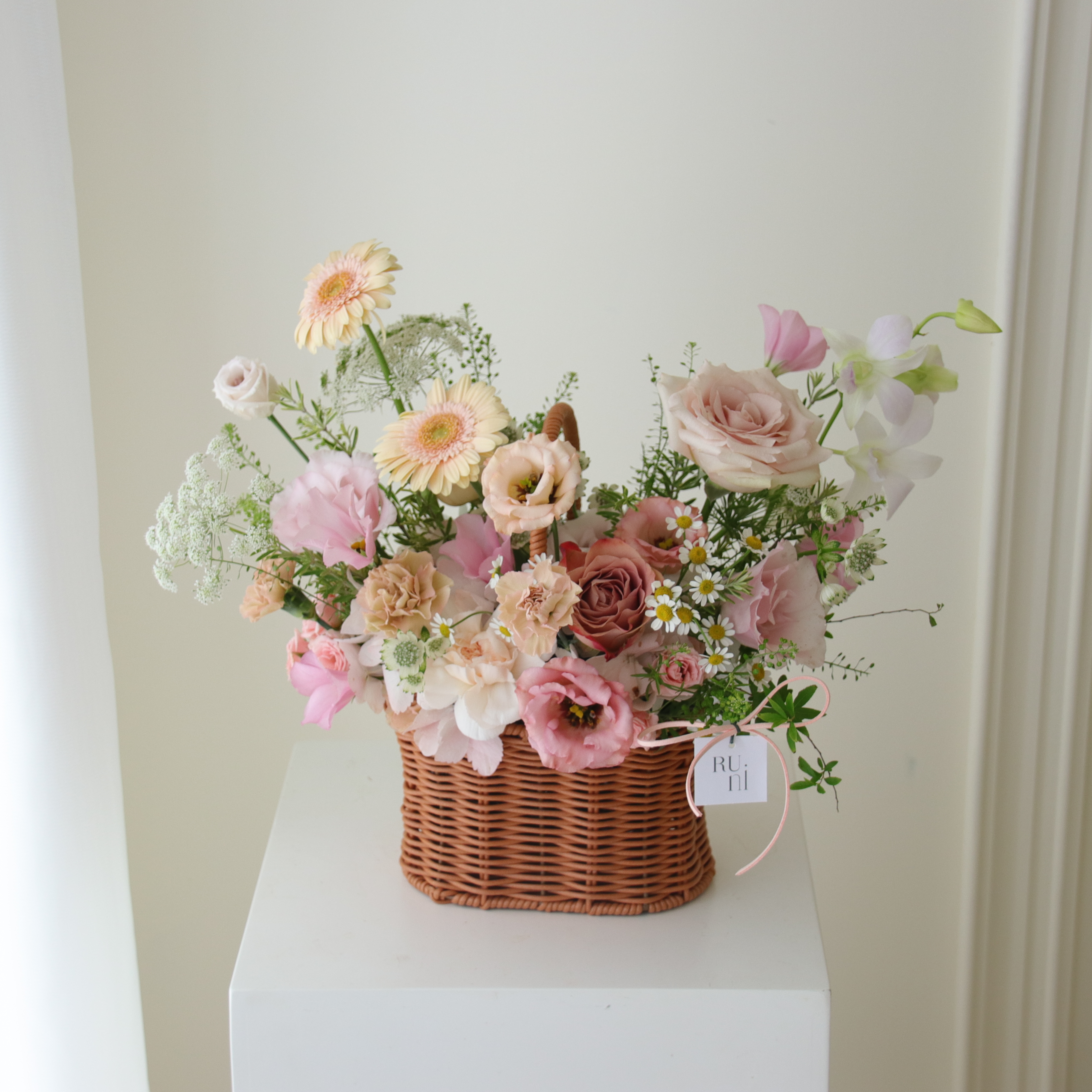 戀戀粉霞 - 粉色系客製鮮花花籃