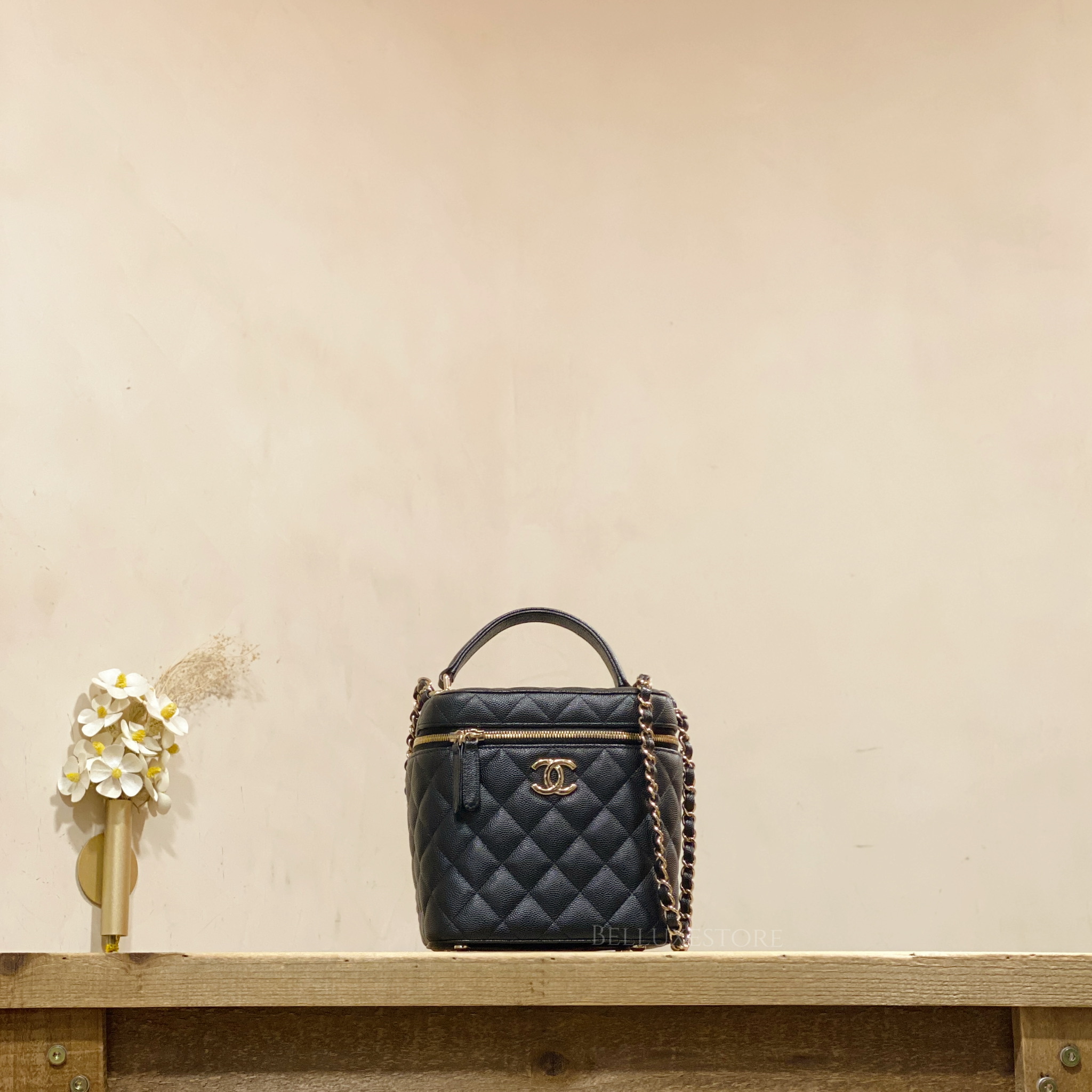 [Pre-owned] Chanel vanity with handle caviar black/gold