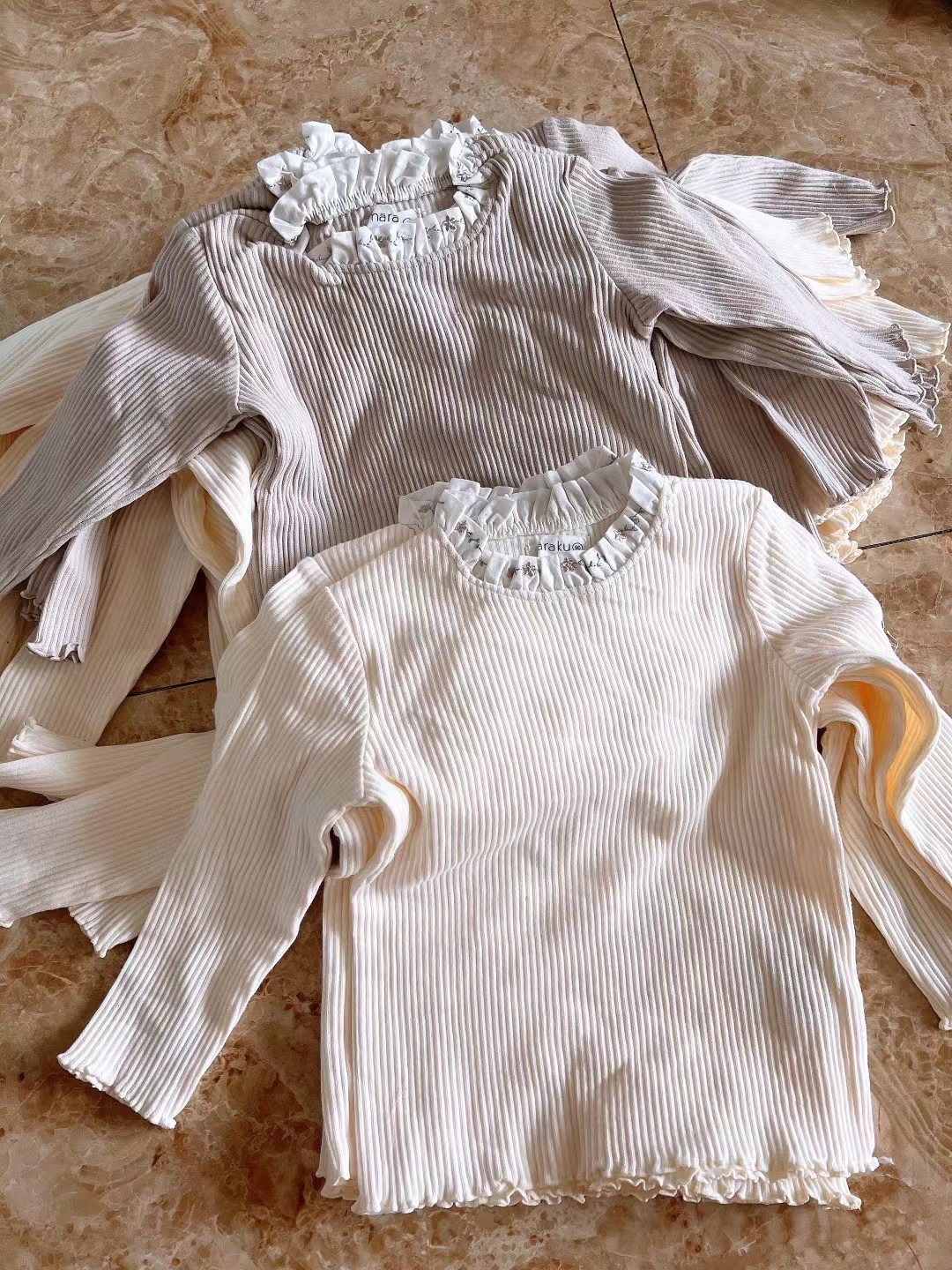 日單 𝐌𝐚𝐦𝐚𝐫𝐚𝐤𝐮 刺繡花領長袖上衣