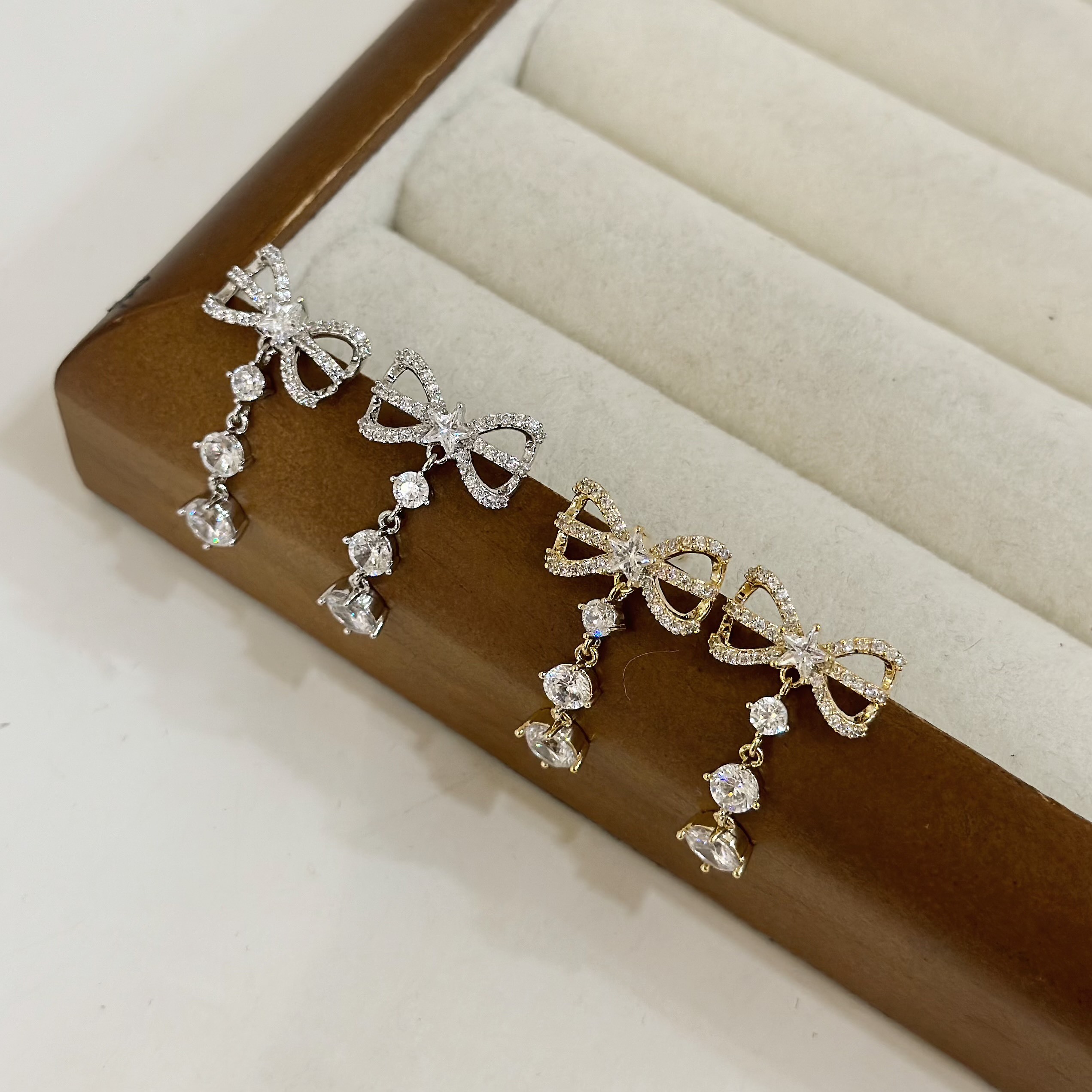 L42滿鑽鏤空蝴蝶結垂吊