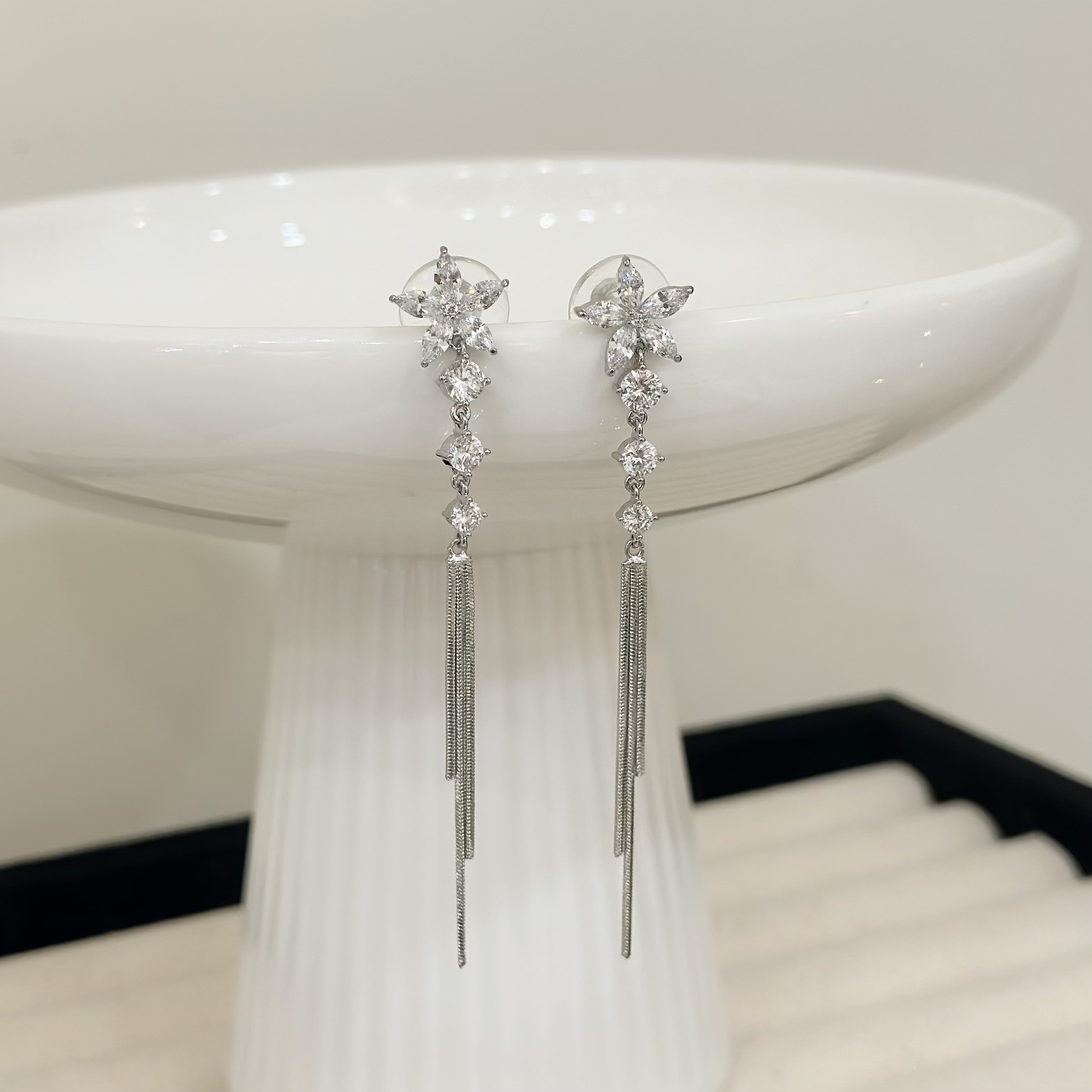 538滿鑽花朵流蘇垂吊