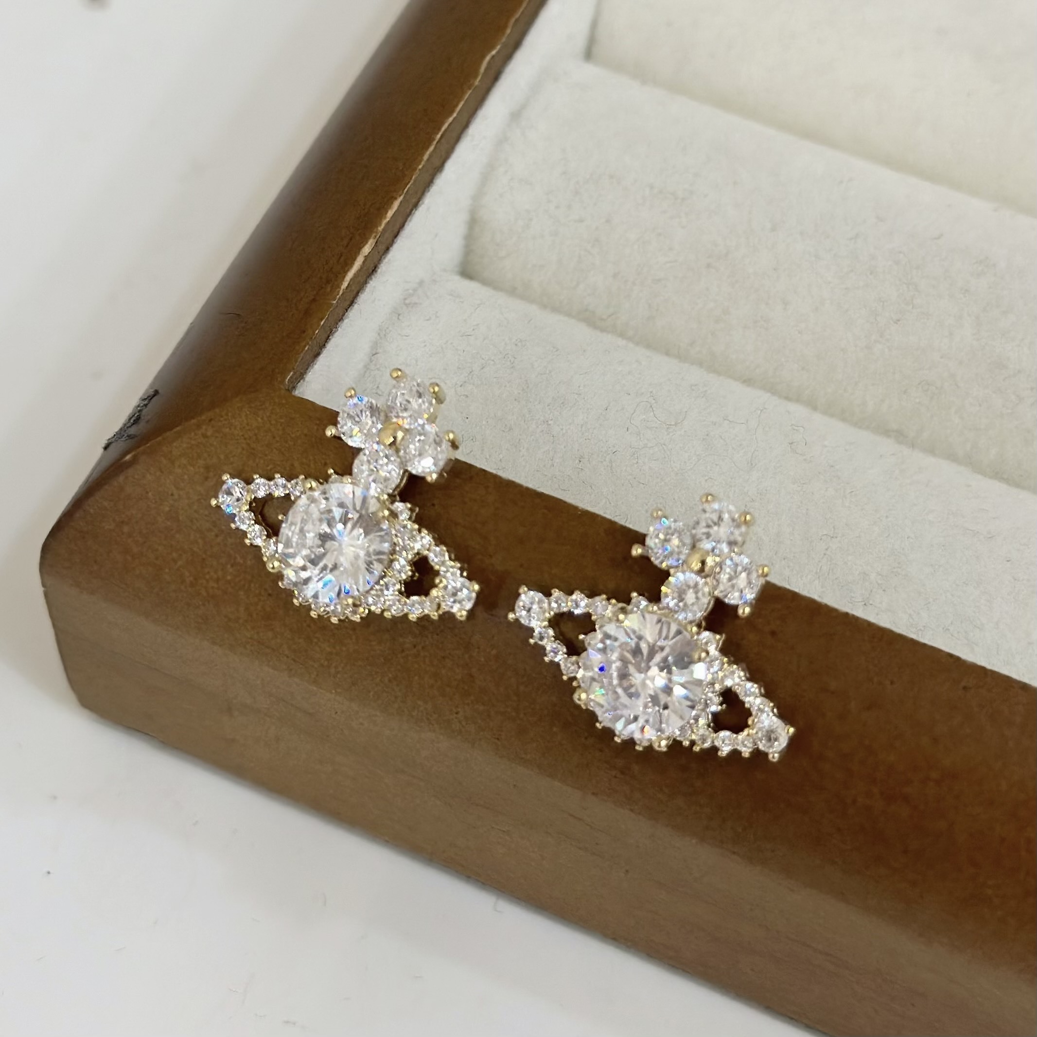 540滿鑽星球耳針