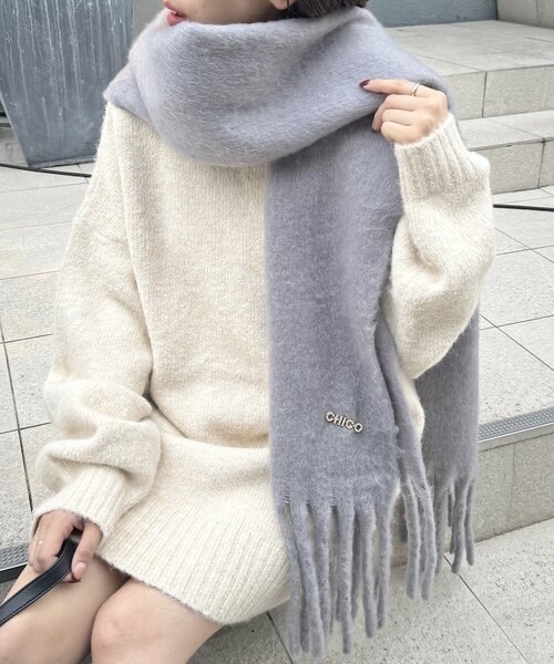 Chico / Fringe stole scarf with brooch