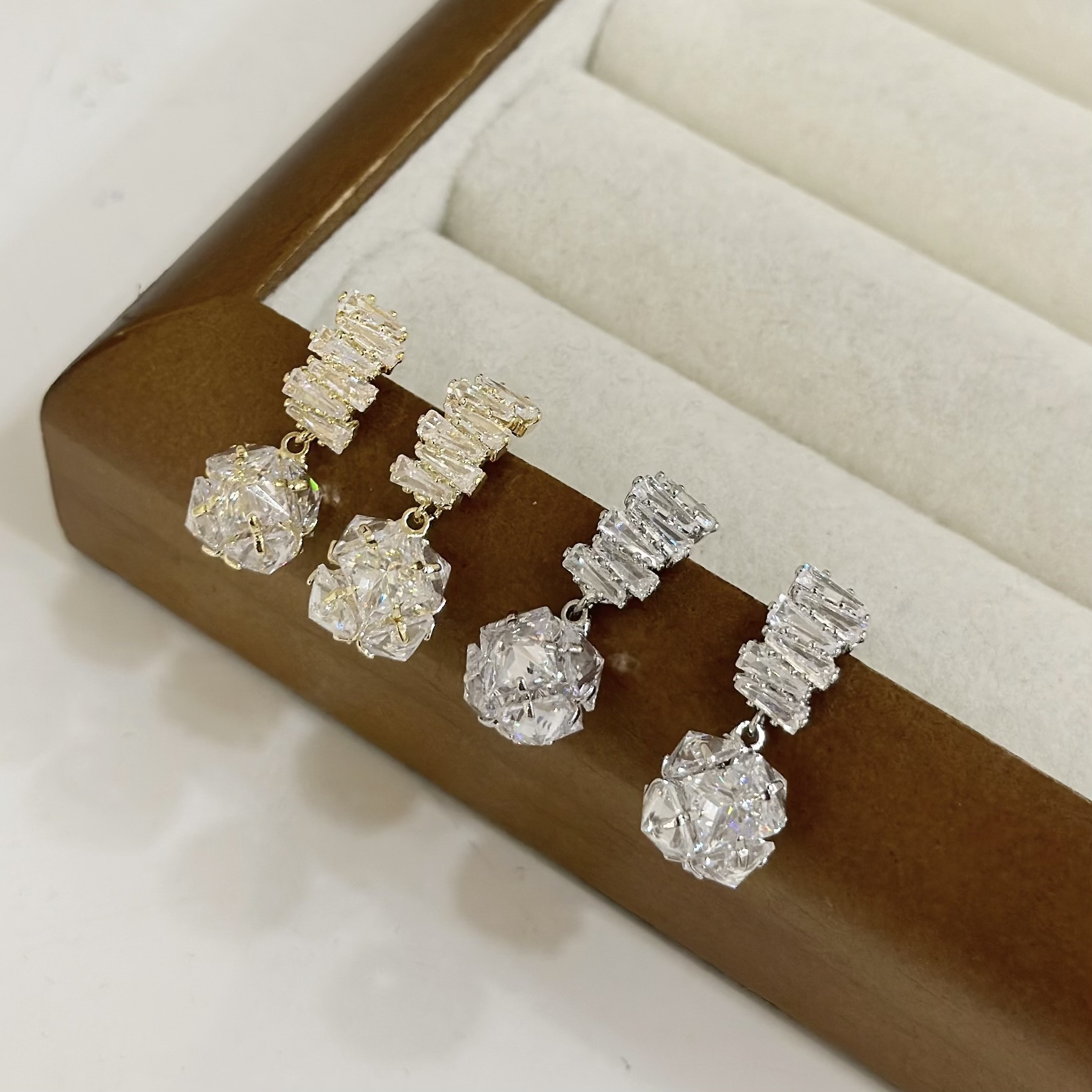 552鋯石鑽球小垂吊