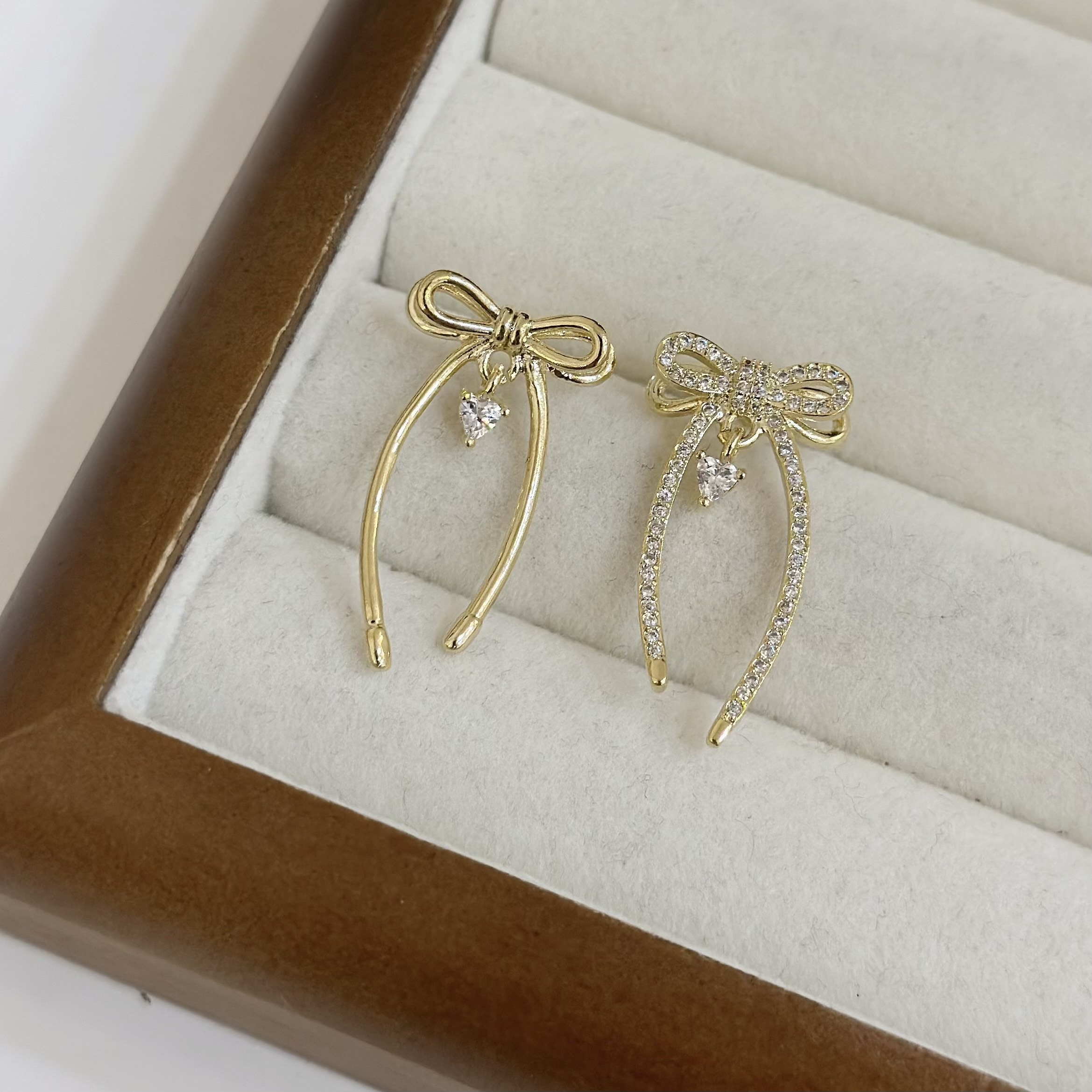 568排鑽素面不對稱雙層蝴蝶結垂吊