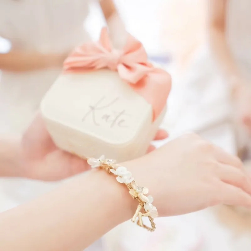 姊妹禮盒 A (字母手花鈪、專屬首飾盒)