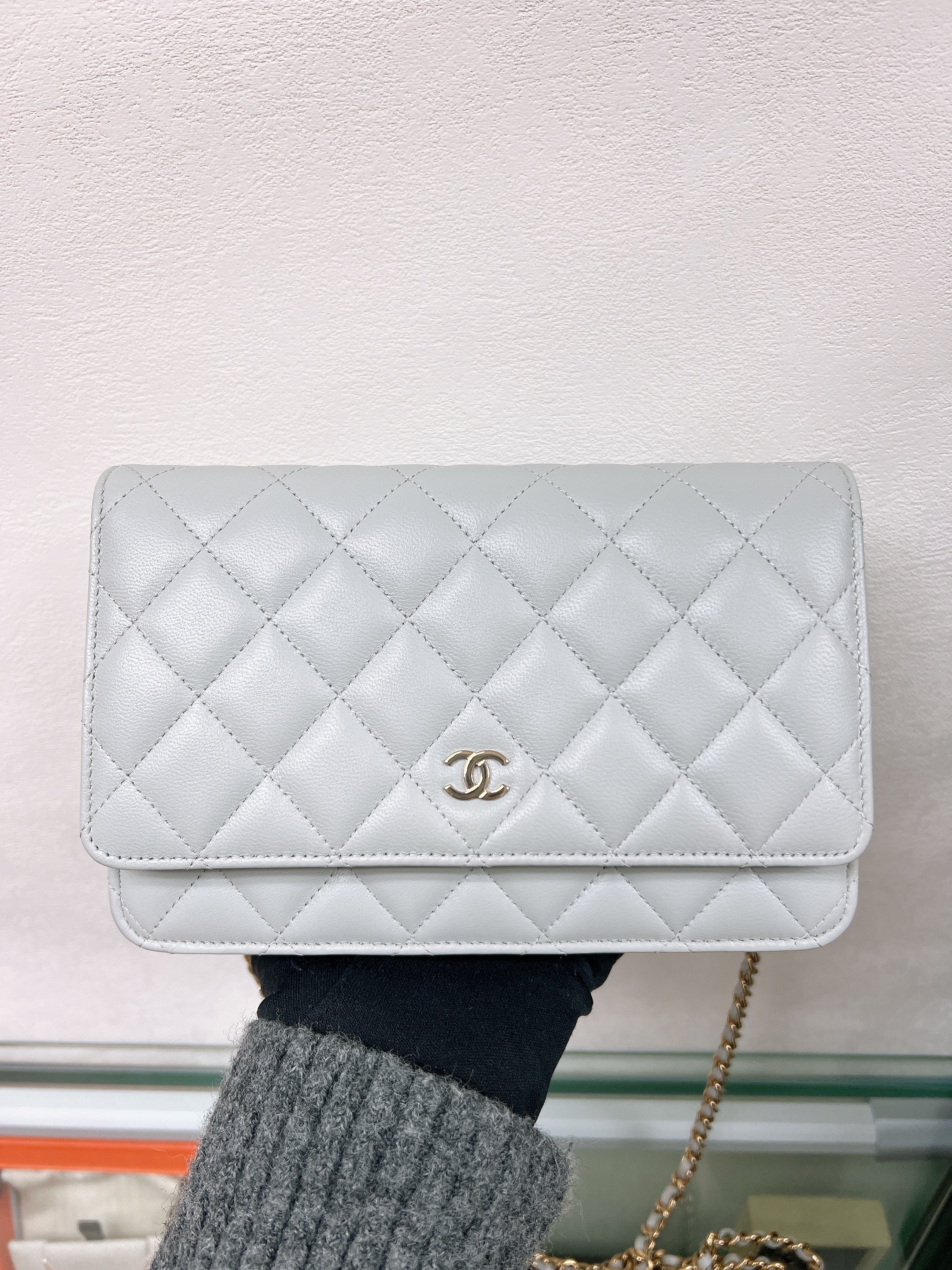 Chanel woc wallet on chain (light grey lambskin)