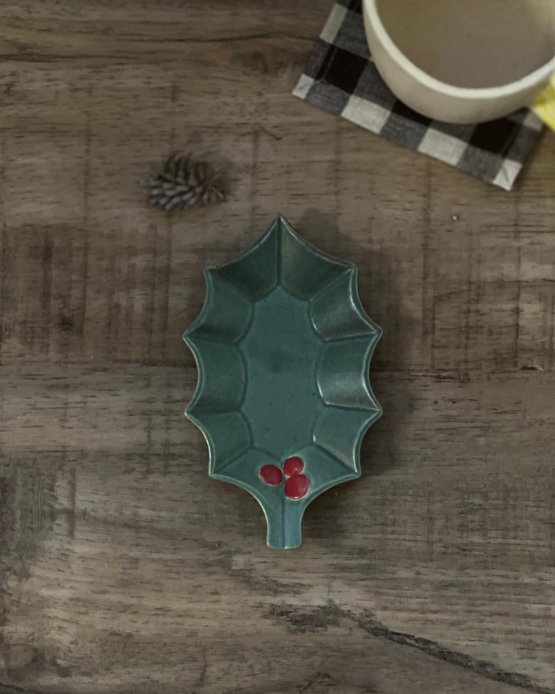 Holly Leaf Small Plate | Mashiko ware