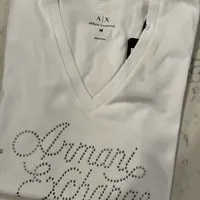 [S] ARMANI EXCHANGE LOGO LETTERING BLING BLING RHINSTONE V-NECK T-SHIRT,WHITE, 7VYTFFYJ16Z-1000 [FINAL SALE] (SAX180)