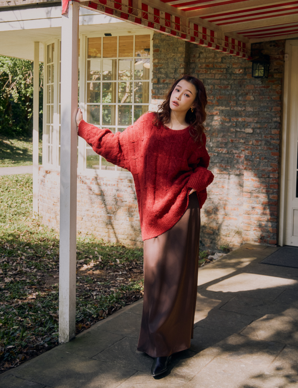 十字麻花寬版毛衣（烈日紅）