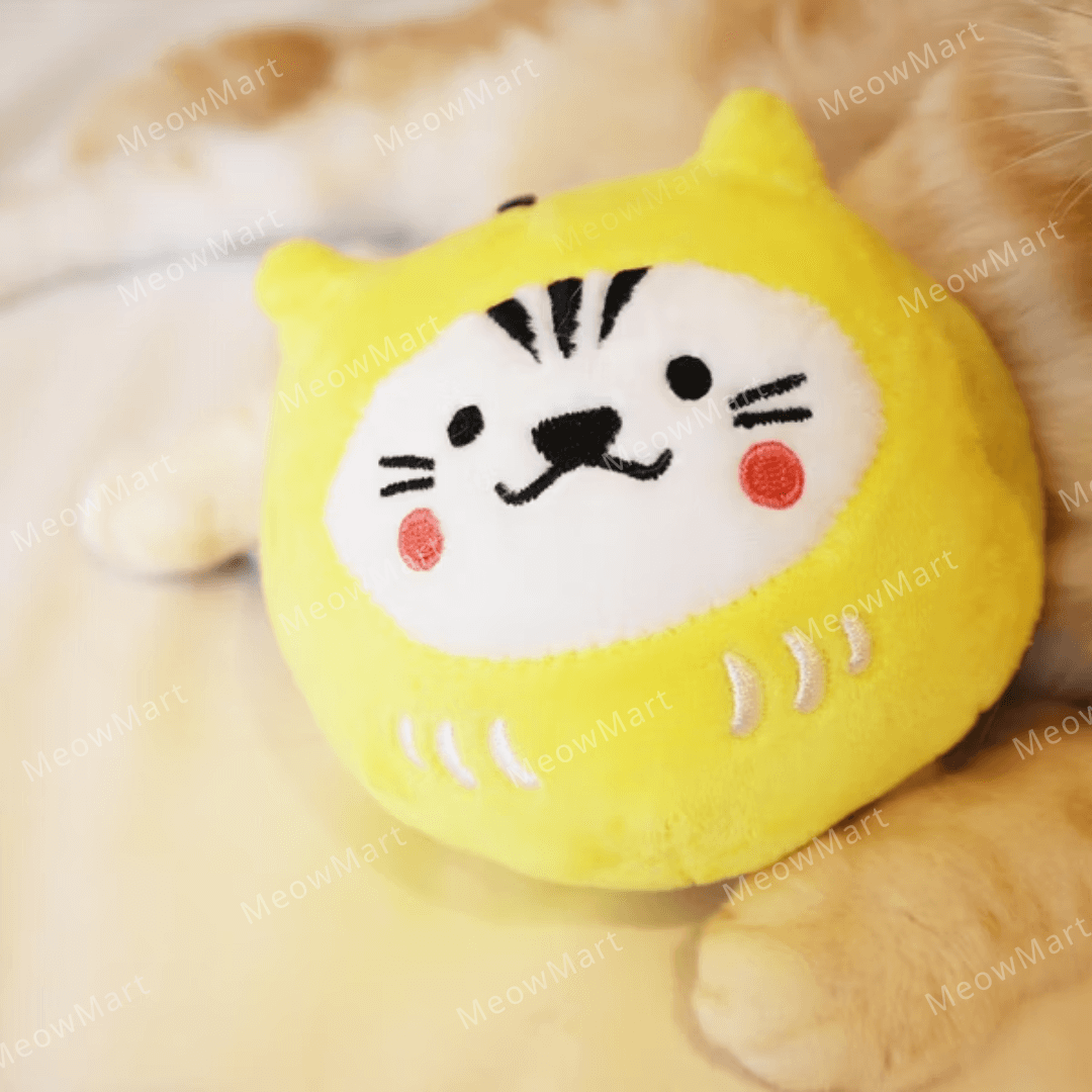 台灣吉豆貓｜祈福達摩貓草球｜招財來 (黃)