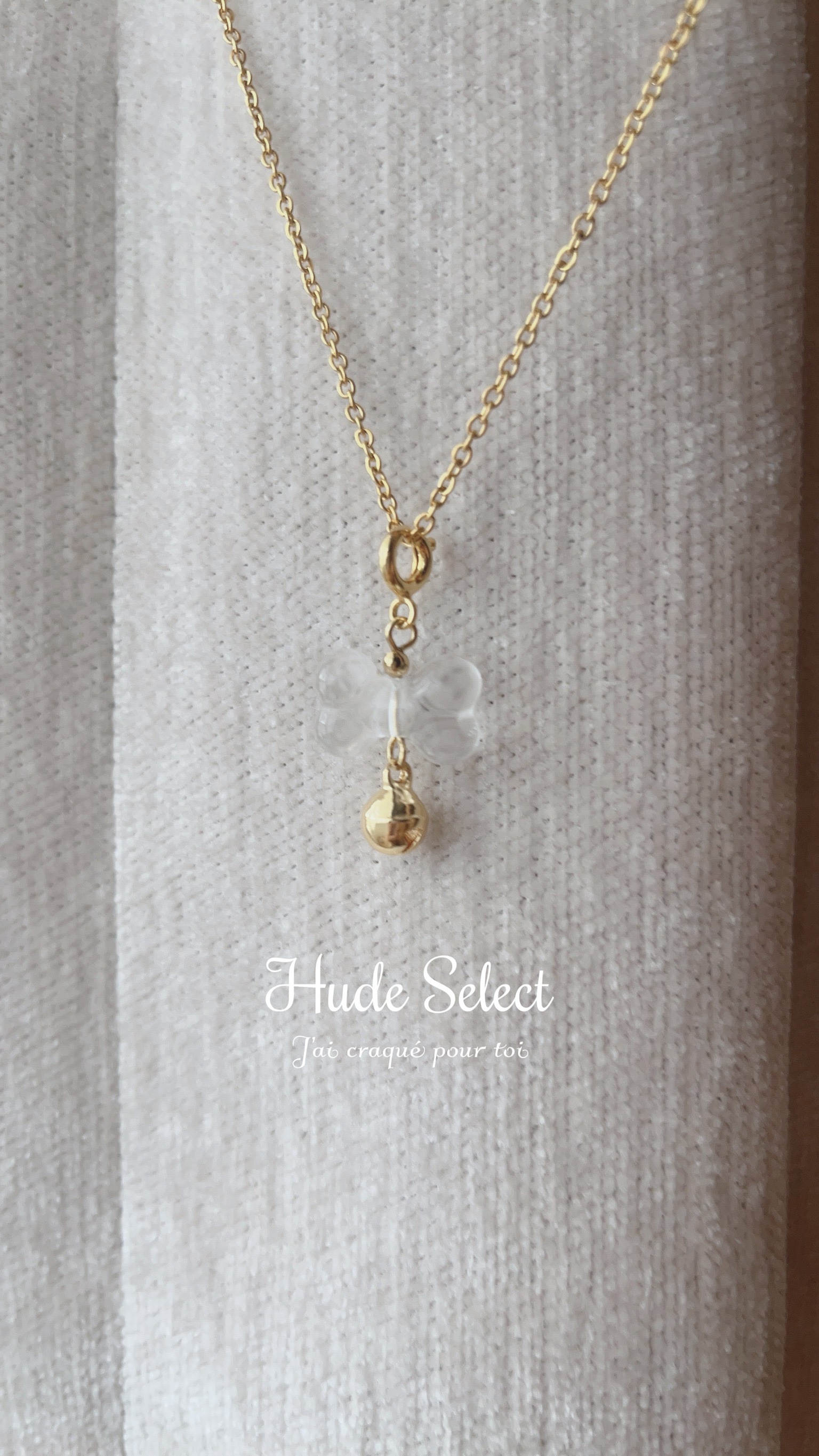 可愛的萌寵系列，貓派狗派都照顧到了💓 還加入了很有靈性的狐狸🦊  可愛狗狗骨頭是白水晶🤍 如同狗狗永遠單純天真、可愛善良🫧 白水晶擅長淨化，像是狗狗總是在療癒在外面灰頭土臉回到家的我們✨ 一種與狗狗之間深厚的感情 希望很愛很愛狗狗的人邀請到💕  緋紅瑪瑙的貓掌非常可愛😻 手中的錢錢符號，代表幸運招財！ 緋紅色的浪漫漂亮，加上貓貓帶來的幸運 給配戴者帶來更美好的日子🌷  狐狸🦊是很有靈性、會陪伴我們成長 使我們了解該學習的課題🫶🏻 黃水晶財富與溝通能量，靈性沈穩的模樣 願祂的陪伴，我們將成為更喜歡的自己💞