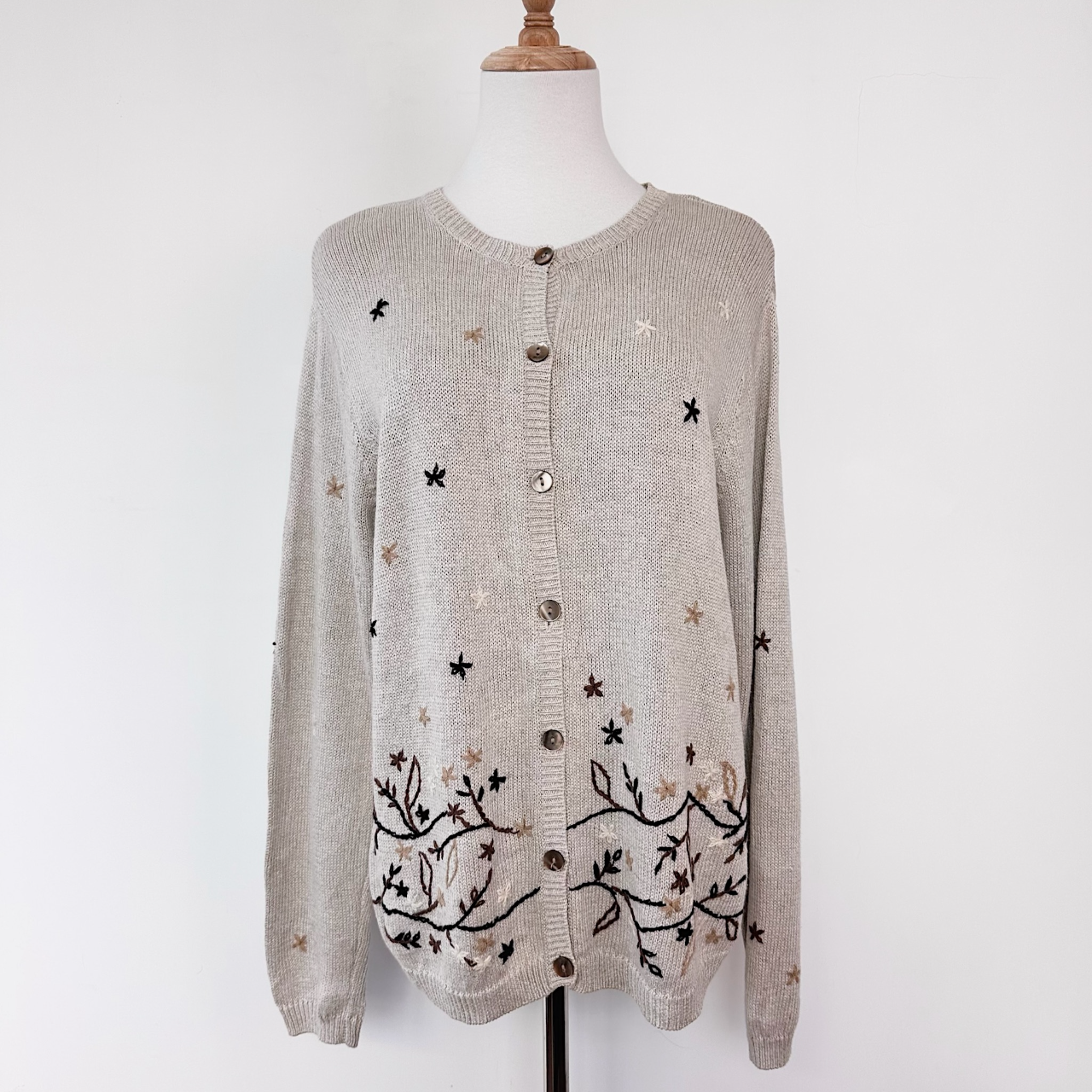 燕麥色冬日落葉針織外套