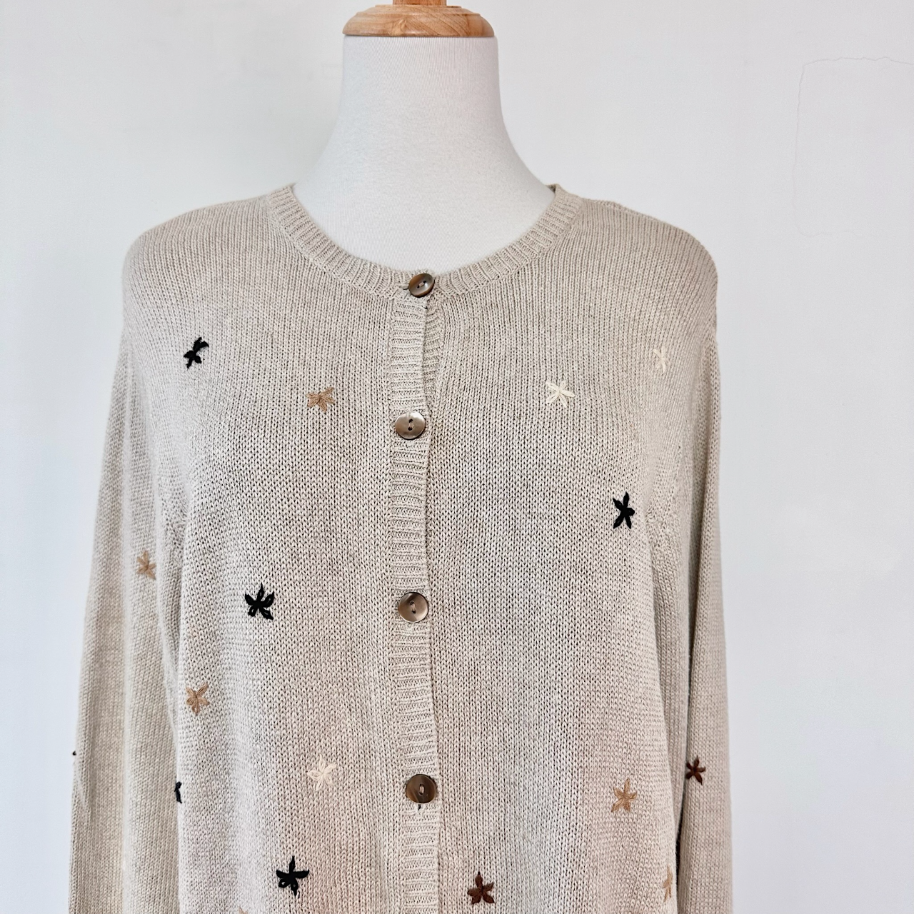 燕麥色冬日落葉針織外套