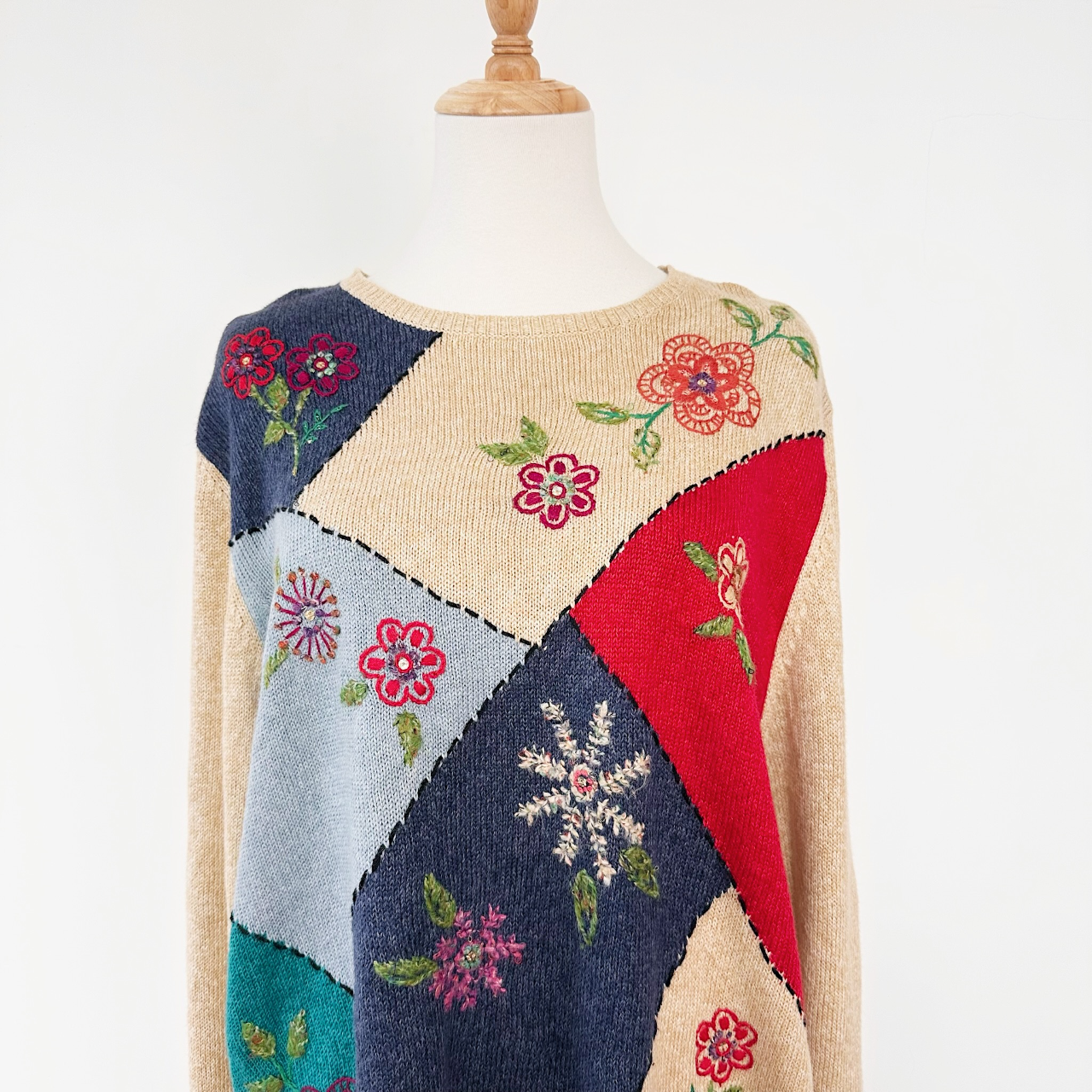 暖杏色拼接感織花毛衣