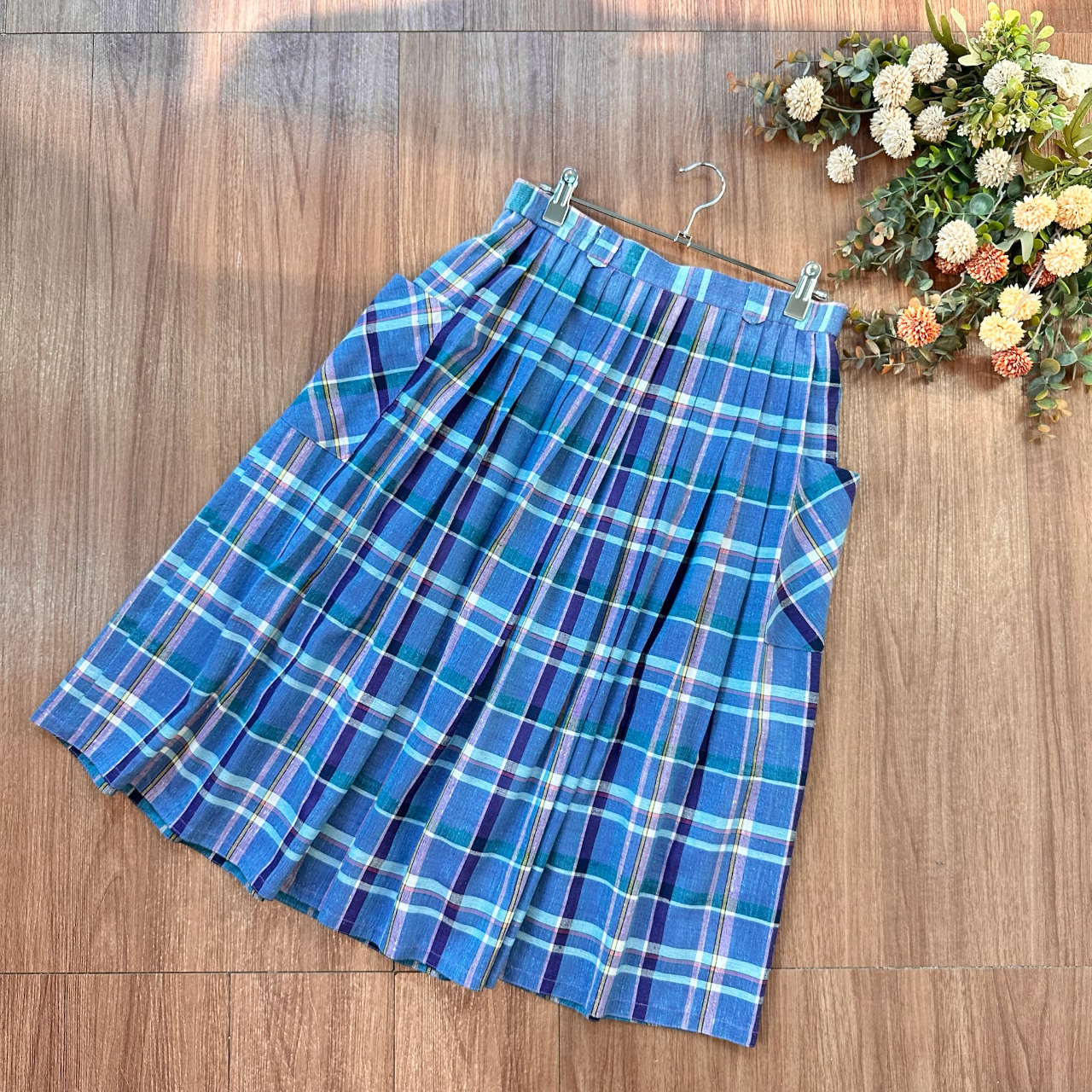 水野亞美藍色格紋傘形半身裙