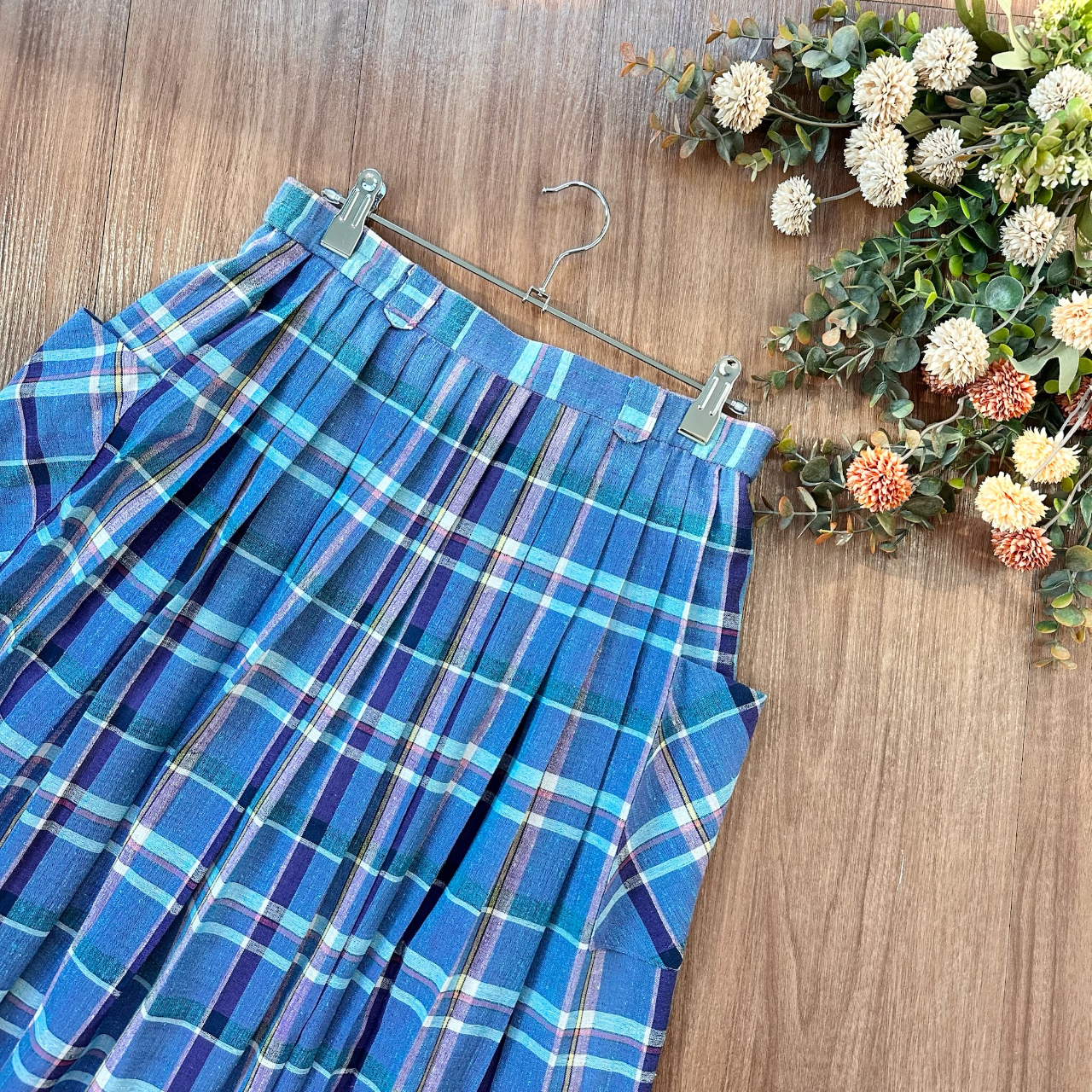 水野亞美藍色格紋傘形半身裙