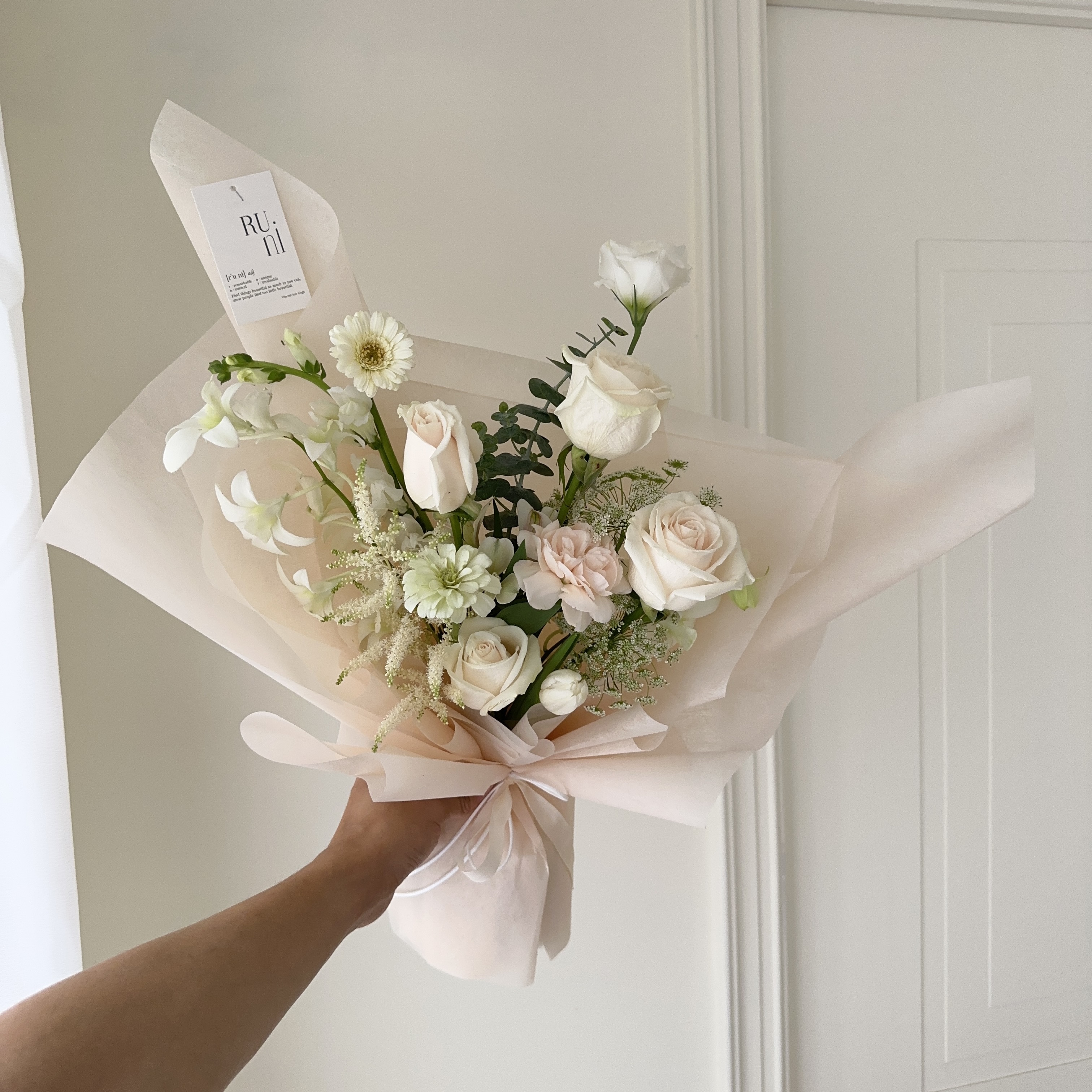 夢語柔情 - 白粉色系鮮花花束