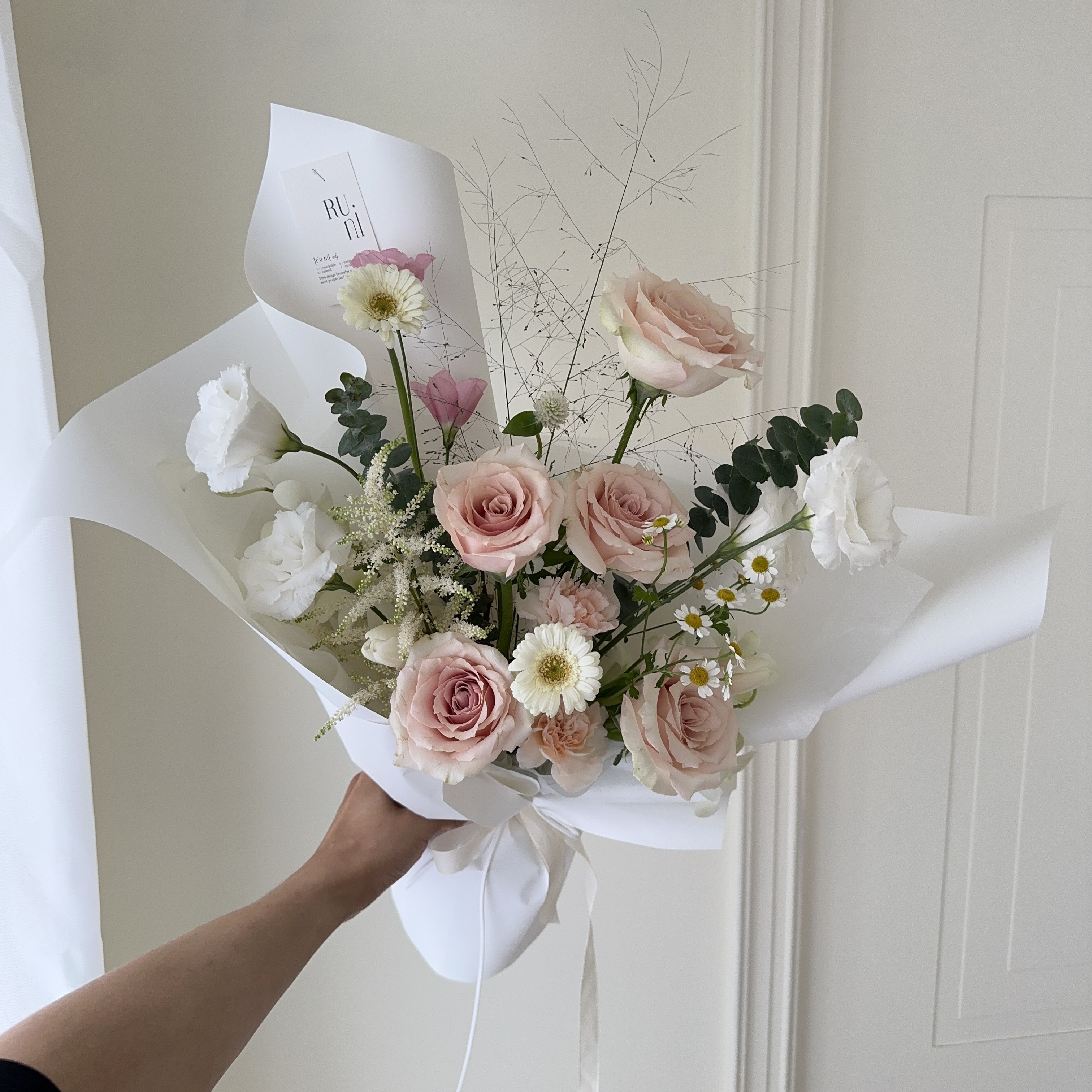 粉色童話 - 白粉色系鮮花花束