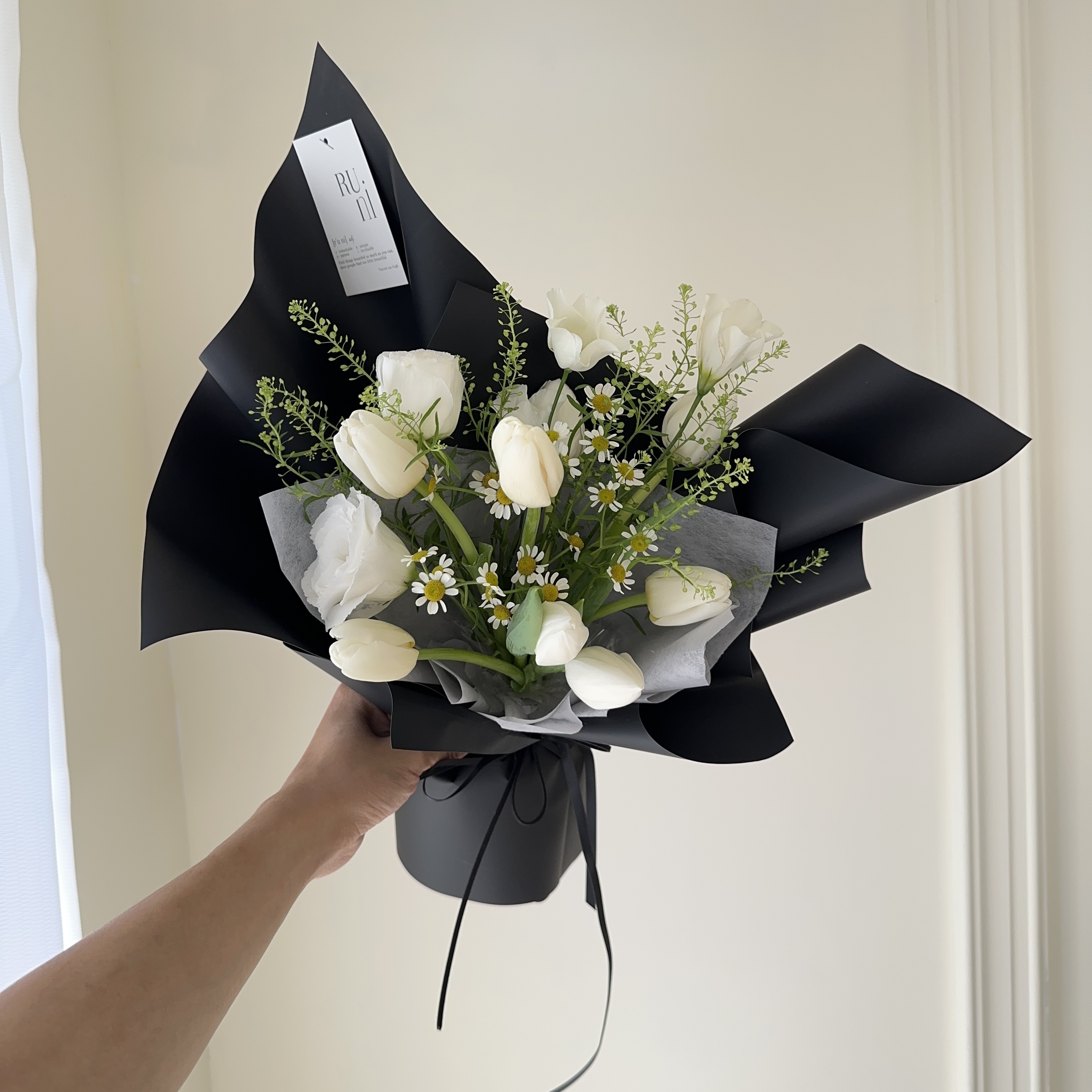 雪原曙光 - 白色系進口鬱金香綜合鮮花花束