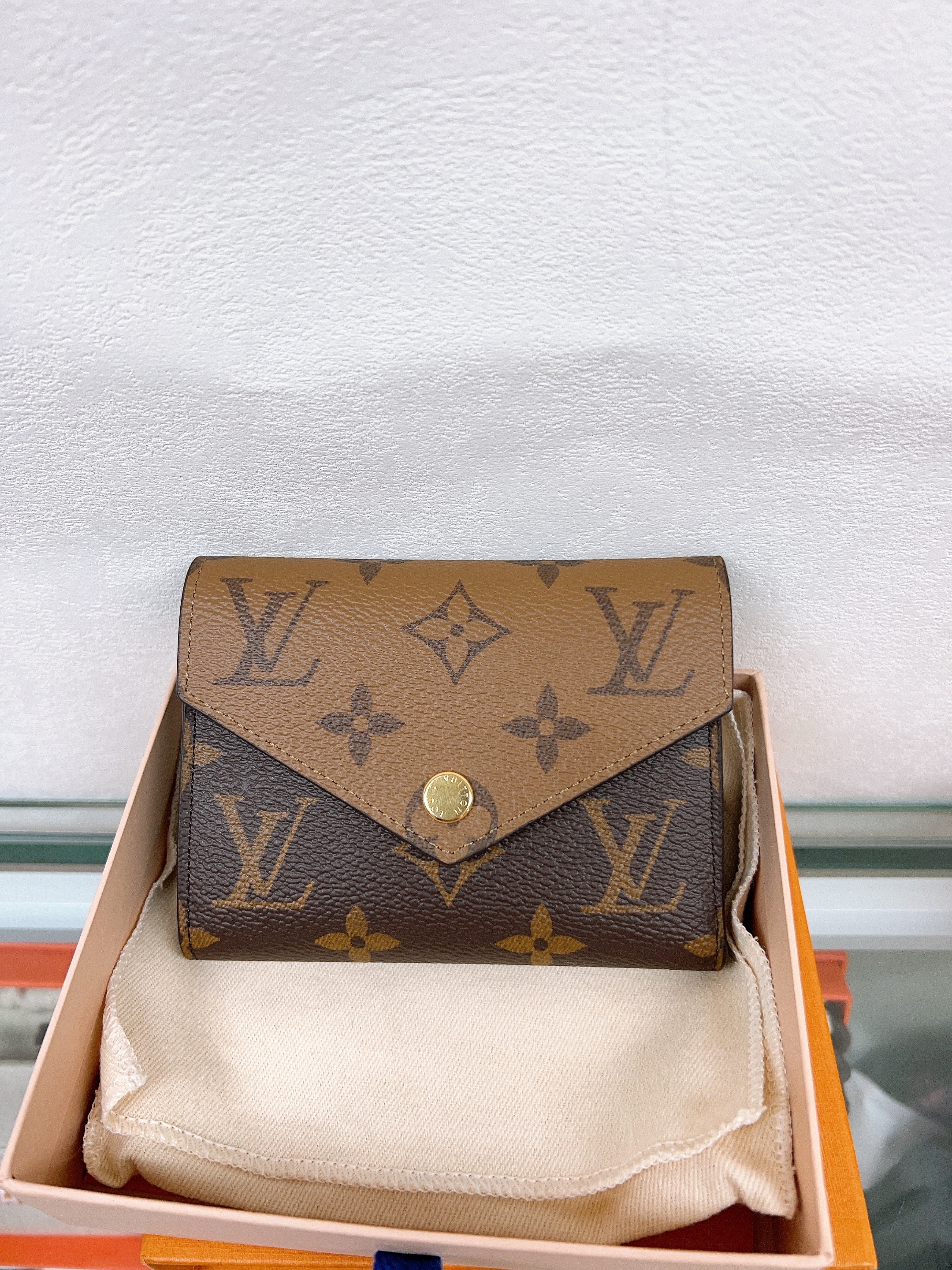 *Unused* Lv victorine wallet (reverse monogram)