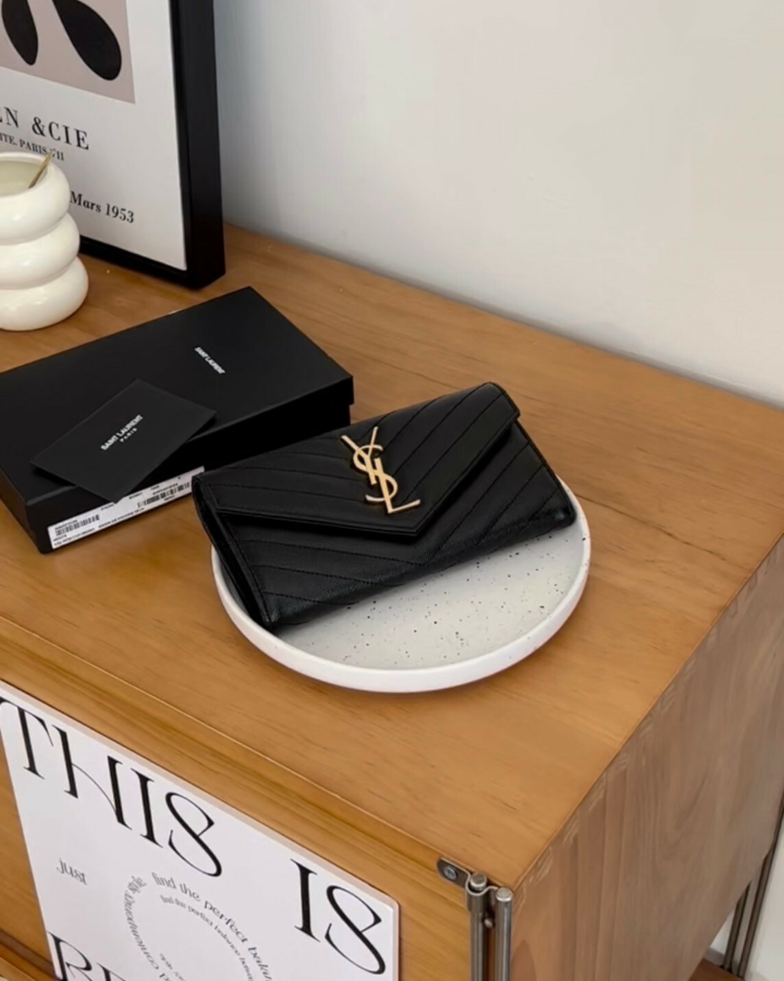 YSL｜粒面掀蓋信封長夾 黑金