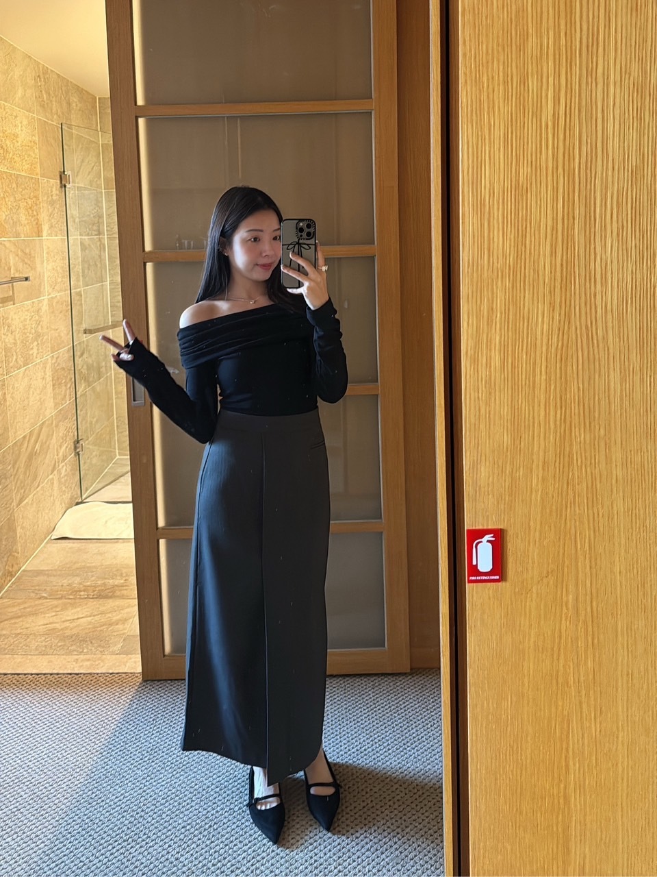 H36 超推薦!平領顯瘦上衣（黑/米/白）