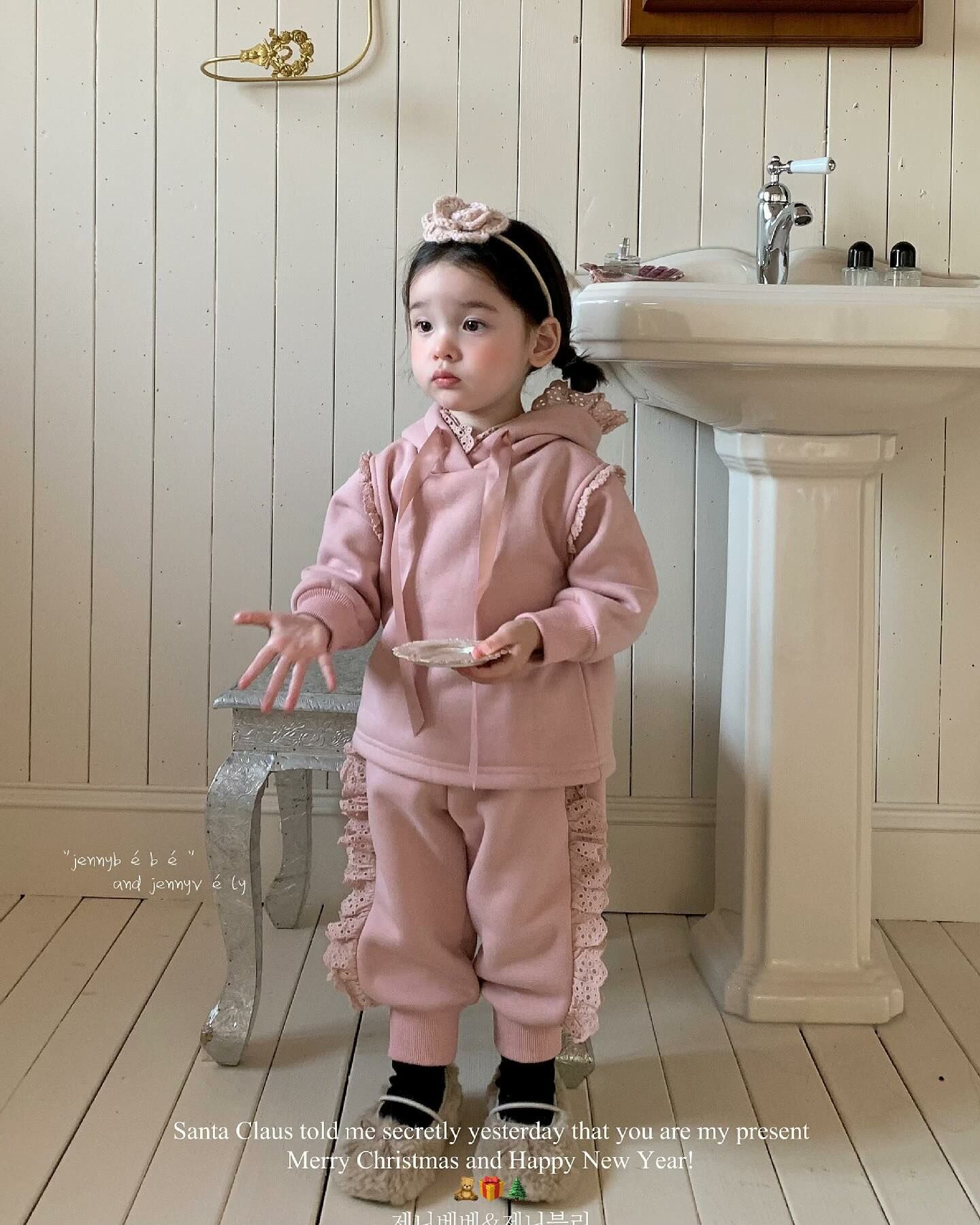 粉粉嫩嫩加絨花邊套裝