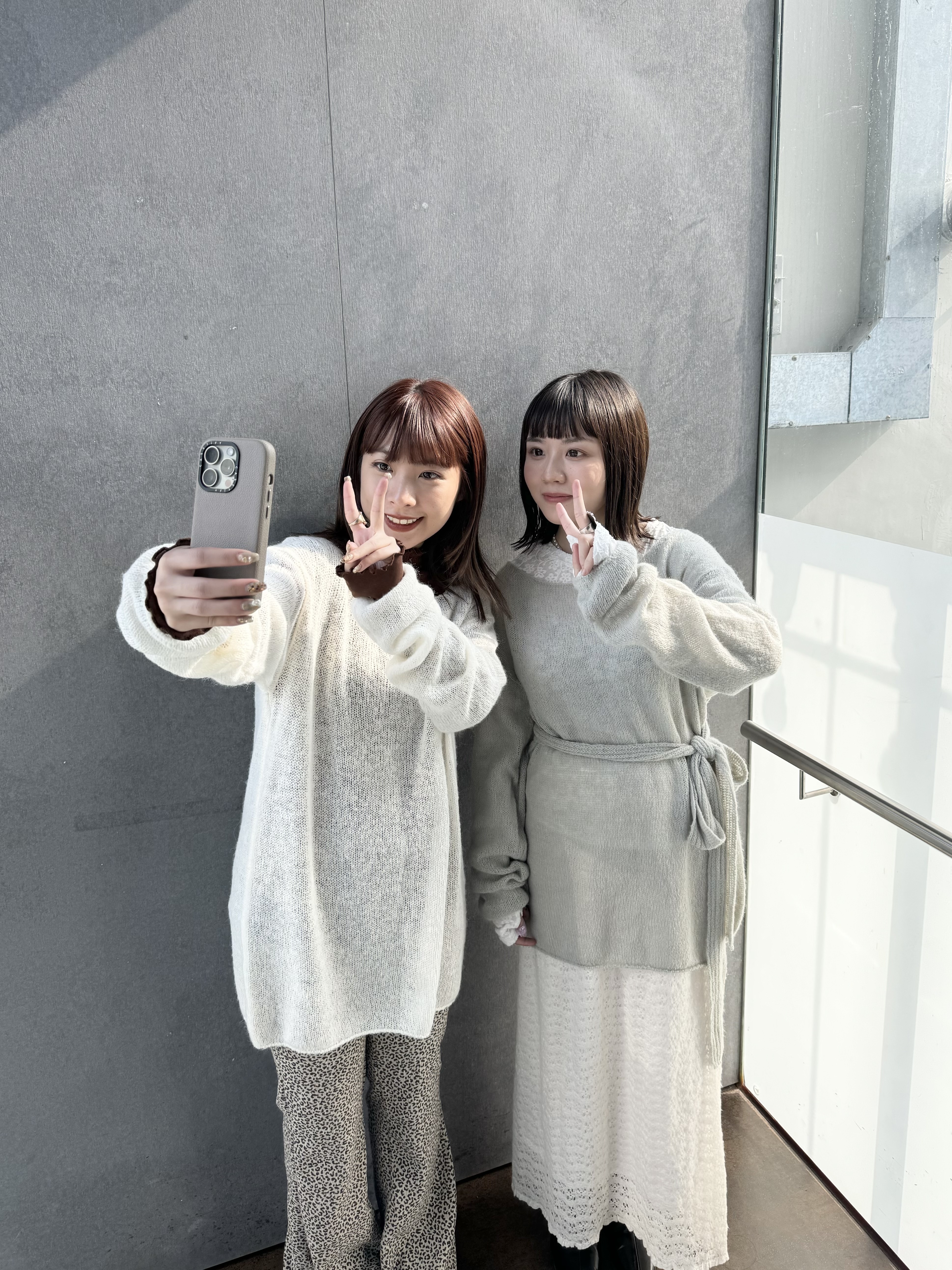 配頸帶織紋大領口毛衣